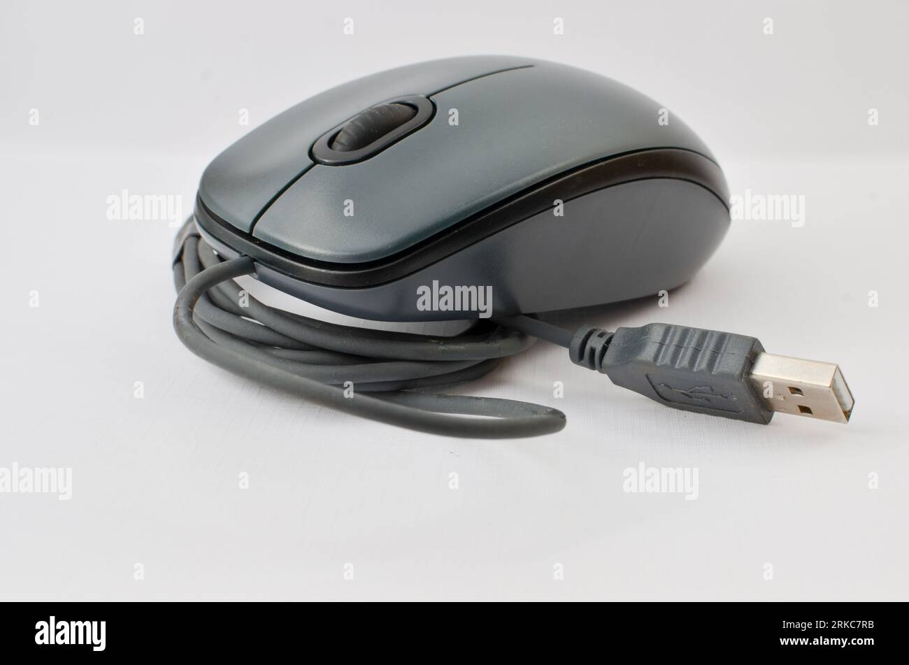 Primo piano di un mouse per computer dal design moderno, simbolo della tecnologia e del computing moderno. Perfetto per concetti tecnologici, simbolo dell'era digitale e. Foto Stock
