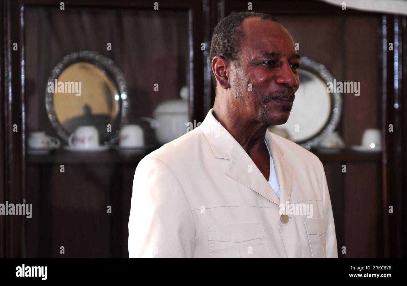 Bildnummer: 54701035 Datum: 23.10.2010 Copyright: imago/Xinhua (101203) -- CONAKRY, 3 dicembre 2010 (Xinhua) -- la foto del file scattata il 23 ottobre 2010 mostra Alpha Conde a Conakry, capitale della Guinea. La Corte Suprema della Guinea di venerdì ha confermato che Alpha Conde, candidato del Rally di Guinean (RPG), è il vincitore del ballottaggio presidenziale. Conde ha vinto il ballottaggio presidenziale raccogliendo il 52,52% dei voti che si sono tenuti il 7 novembre. (Xinhua/Zhao Yingquan)(axy) GUINEA-ALPHA CONDE-SUPREME COURT-CONFIRM PUBLICATIONxNOTxINxCHN People Politik kbdig xcb 2010 quer premiumd Bildnumme Foto Stock