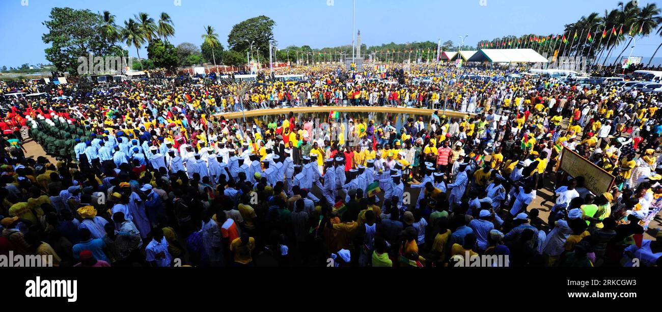 Bildnummer: 54765067 Datum: 21.12.2010 Copyright: imago/Xinhua (101221) -- CONAKRY, 21 dicembre 2010 (Xinhua) -- i sostenitori celebrano come Alpha Conde è inaugurato come nuovo presidente della Guinea a Conakry, capitale della Guinea, 21 dicembre 2010. L'inaugurazione presidenziale si è svolta dopo che Conde ha vinto il secondo turno delle elezioni il 7 novembre, con il 52,52% dei voti. (Xinhua/Zhao Yingquan) (wjd) GUINEA-CONAKRY-PRESIDENT-ALPHA CONDE-INAUGURATION PUBLICATIONxNOTxINxCHN Politik kbdig xmk 2010 quer premiumd o0 Amtseinführung, totale Bildnummer 54765067 Data 21 12 2010 Copyright Imago XINHUA Conakry DEC Foto Stock