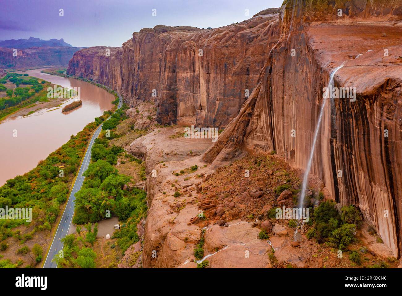 Cascate lungo il fiume Colorado, vicino a Moab, Utah. Decollo dai temporali estivi Foto Stock