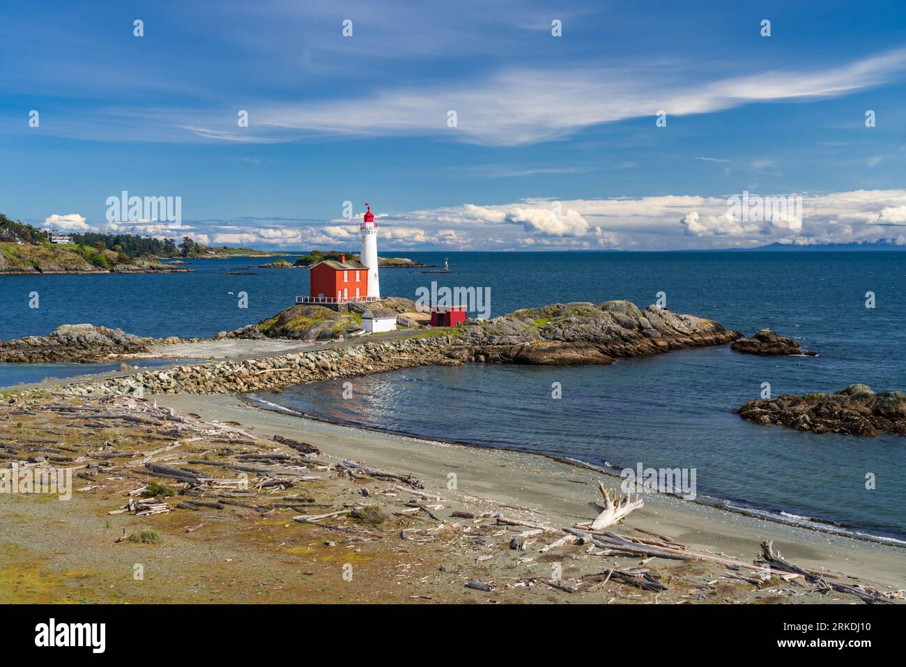 Il faro di Fisgard presso il sito storico nazionale di Fort Rodd Hill vicino a Victoria, Vancouver Island, British Columbia, Canada. Foto Stock