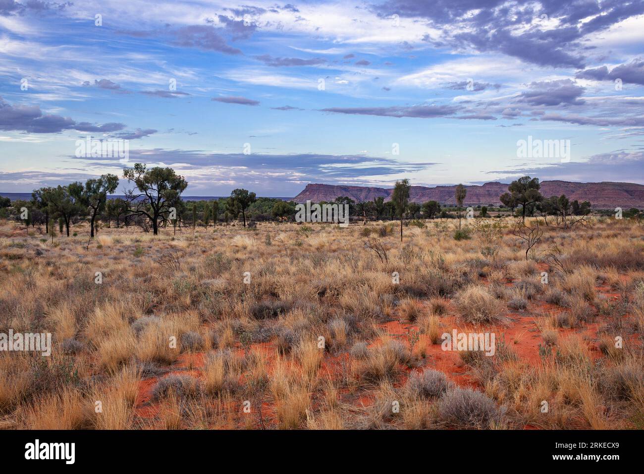 Pittoresco tramonto catturato a Kings Canyon, territorio del Nord, Australia Foto Stock