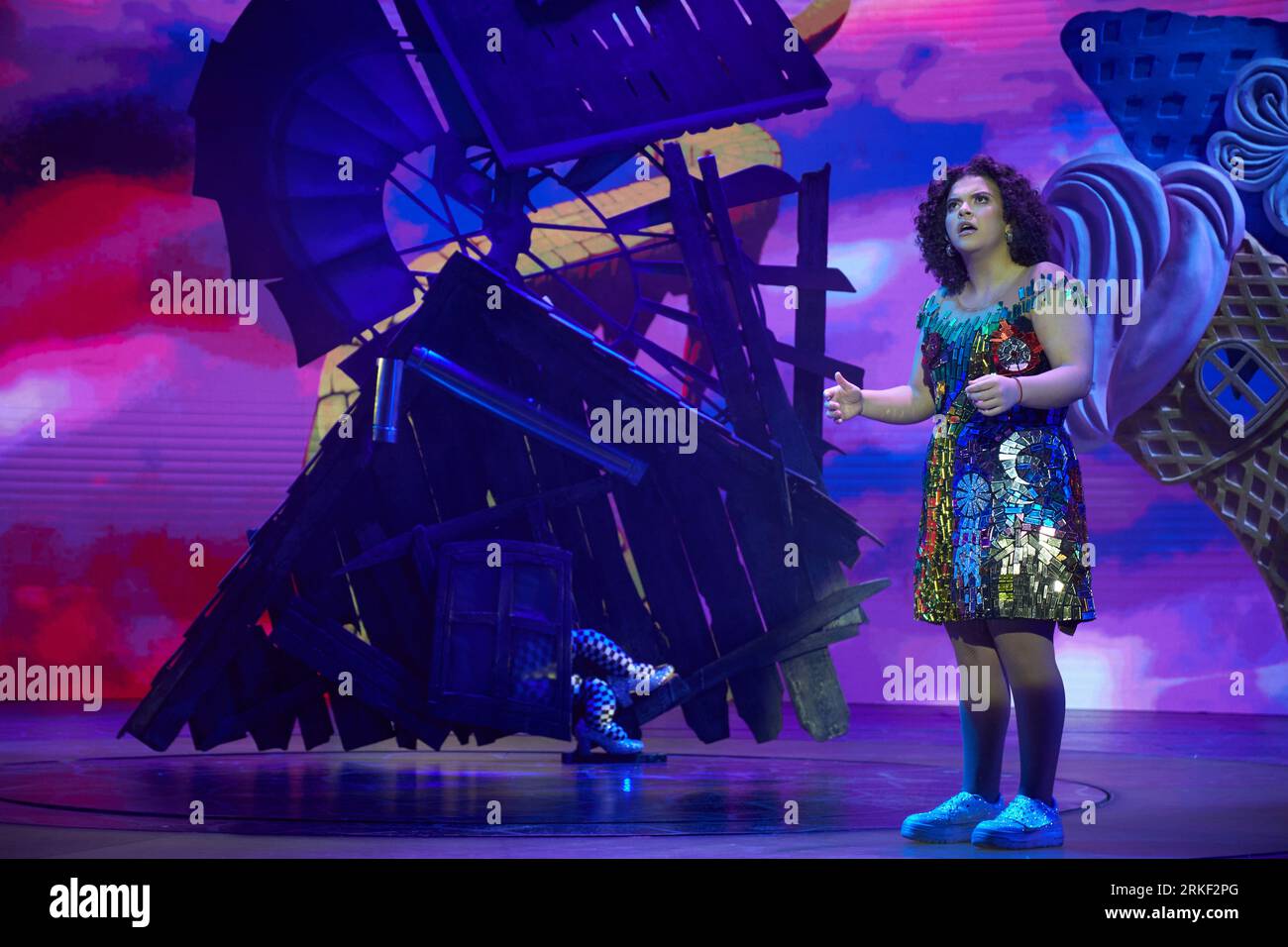 Città del Messico, Messico. 24 agosto 2023. L'attrice e cantante Lucero Mijares, figlia dei cantanti Lucero e Mijares si esibisce sul palco durante la commedia teatrale El Mago (The Wiz) al Theather hidalgo. Il 24 agosto 2023 a città del Messico, Messico. (Immagine di credito: © Jaime Nogales/eyepix via ZUMA Press Wire) SOLO USO EDITORIALE! Non per USO commerciale! Foto Stock