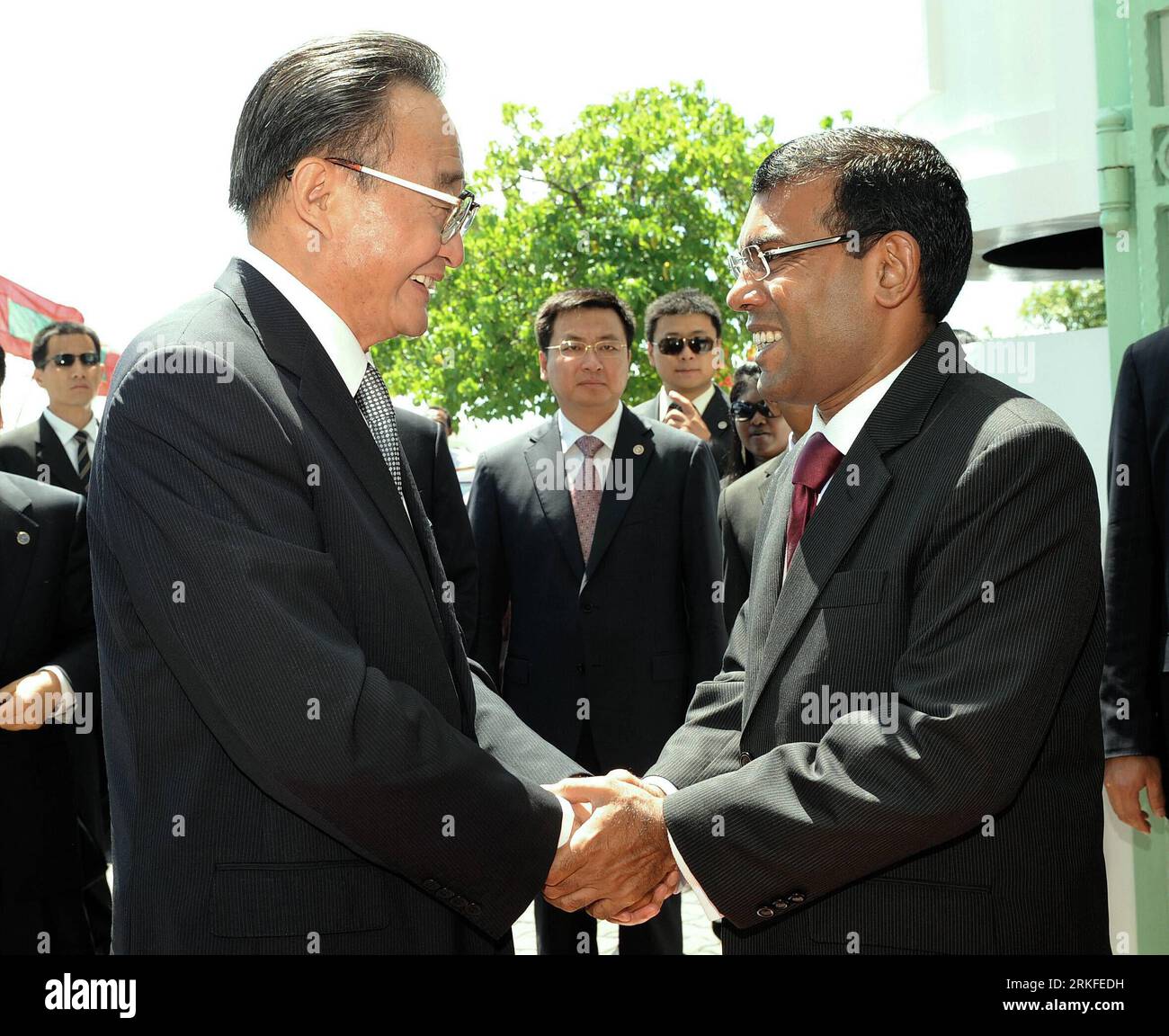 Bildnummer: 55408404 Datum: 29.05.2011 Copyright: imago/Xinhua (110529) -- MASCHIO, 29 maggio 2011 (Xinhua) -- Wu Bangguo (L, front), presidente del Comitato permanente del Congresso Nazionale del popolo Cinese, incontra il presidente maldiviano Mohamed Nasheed a male, Maldive, 29 maggio 2011. (Xinhua/Liu Jiansheng) (mcg) MALDIVE-CHINA-WU BANGGUO-MOHAMED NASHEED-MEETING PUBLICATIONxNOTxINxCHN People Politik kbdig xsp x0x 2011 quadrat premiumd Bildnummer 55408404 Data 29 05 2011 Copyright Imago XINHUA male maggio 29 2011 XINHUA Wu Bangguo l Front Presidente del Comitato Thing del CE Nazionale Foto Stock