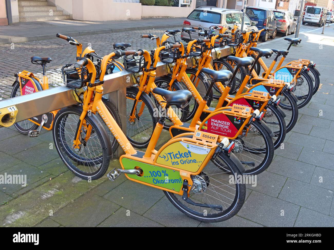 Mainzigartig Mobil - Rheinhessische Orange noleggio pubblico di biciclette elettriche a pedalata, stazione di noleggio, centro città di Magonza, Renania-Palatinato, Germania Foto Stock