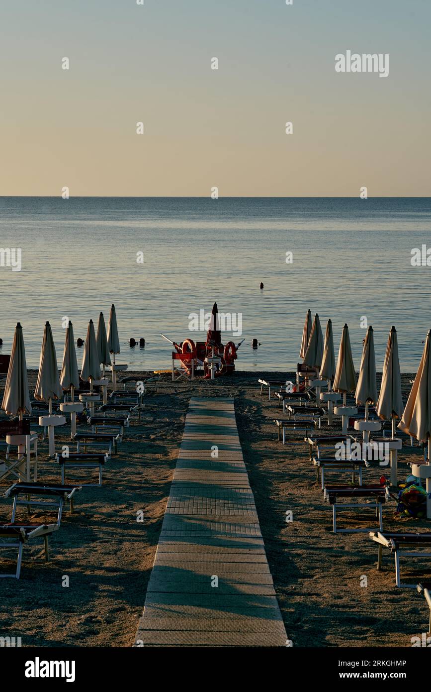 Soverato beach immagini e fotografie stock ad alta risoluzione - Alamy