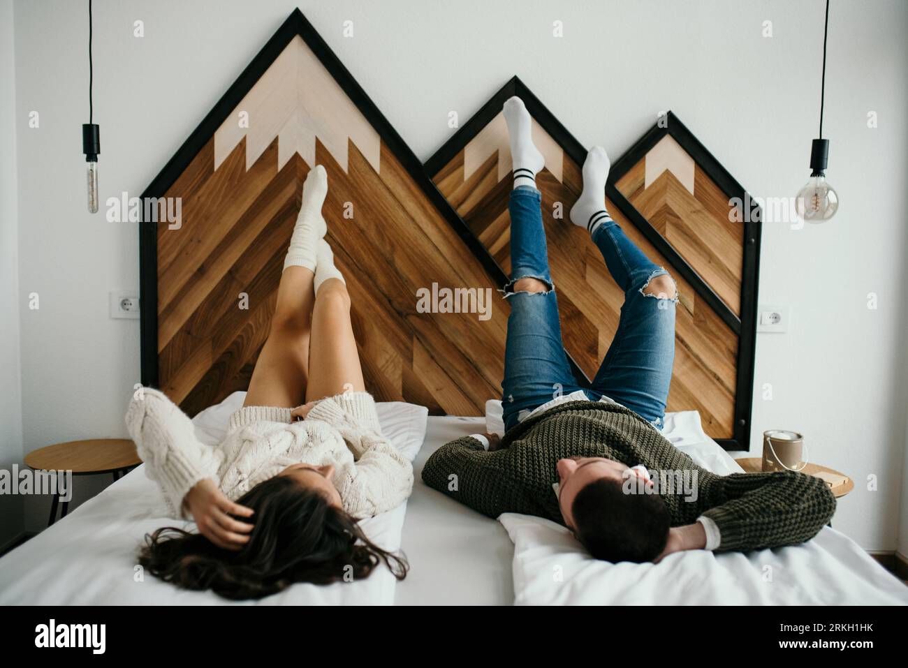 A happy couple lying contentedly in bed Foto Stock
