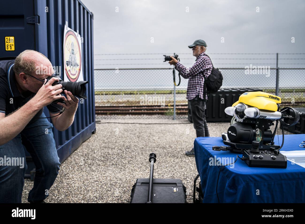 DELFZIJL - spettacolo statico squadre internazionali di immersione e servizio di smaltimento esplosivo Ordnance durante le contromisure internazionali contro le mine e l'esercitazione di protezione del porto Sandy Coast 23. L'esercizio si svolge nel Mare del Nord sopra le isole Wadden e nel porto di Delfzijl. ANP SIESE VEENSTRA netherlands OUT - belgium OUT Foto Stock