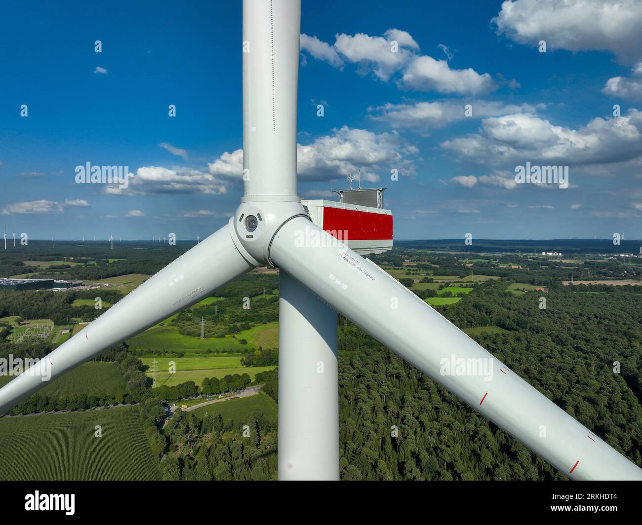 Dorsten, Renania settentrionale-Vestfalia, Germania - nuova costruzione di una turbina eolica. Grosse Heide Wind Farm. Foto Stock