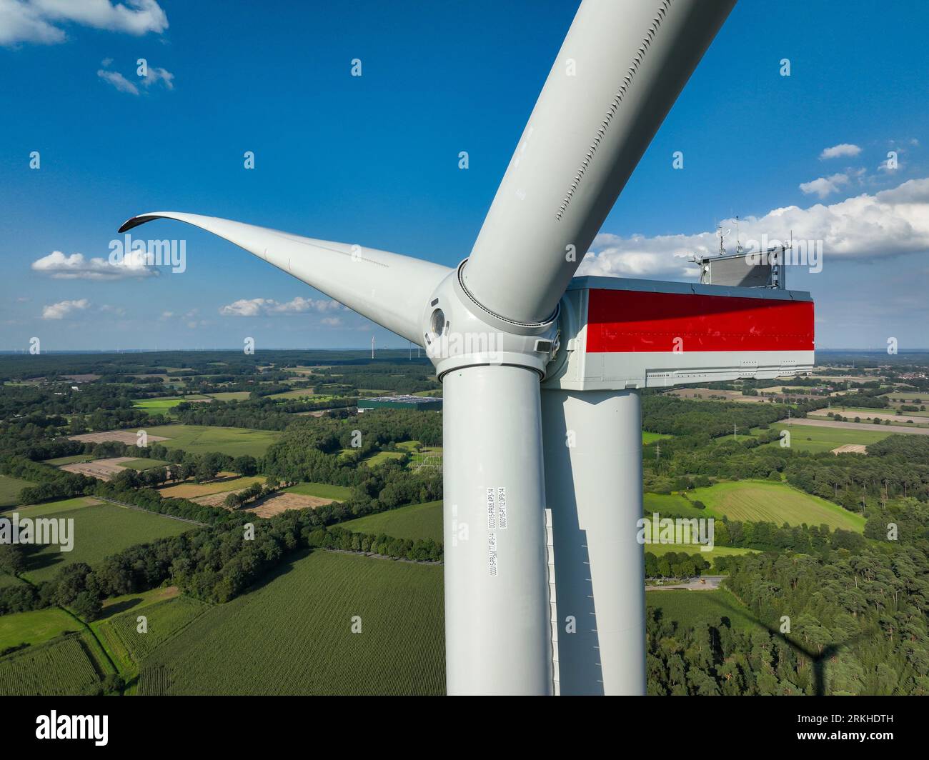 Dorsten, Renania settentrionale-Vestfalia, Germania - nuova costruzione di una turbina eolica. Grosse Heide Wind Farm. Foto Stock