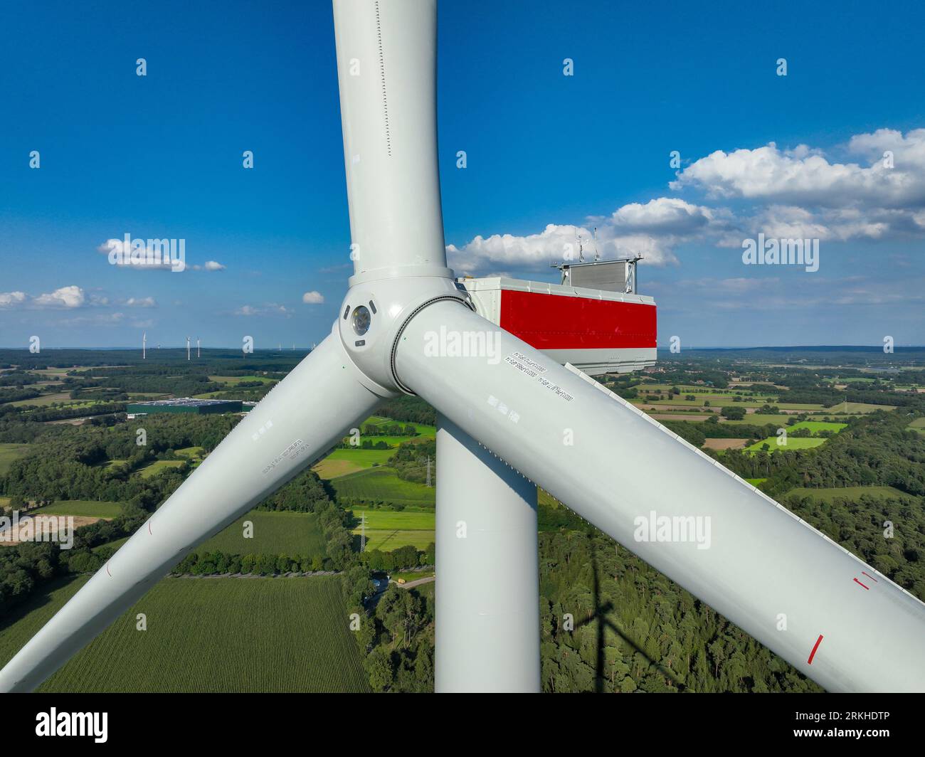 Dorsten, Renania settentrionale-Vestfalia, Germania - nuova costruzione di una turbina eolica. Grosse Heide Wind Farm. Foto Stock