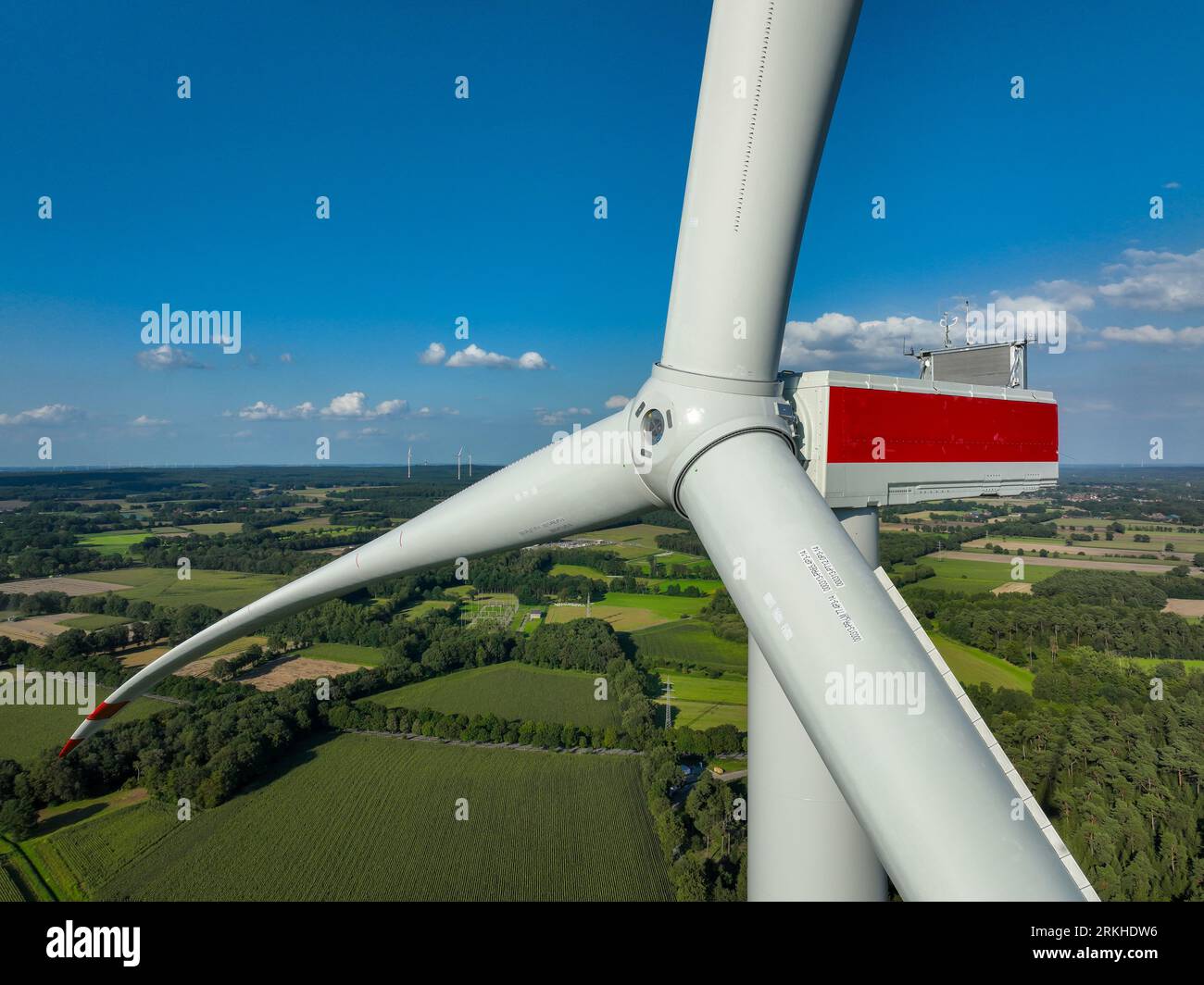 Dorsten, Renania settentrionale-Vestfalia, Germania - nuova costruzione di una turbina eolica. Grosse Heide Wind Farm. Foto Stock