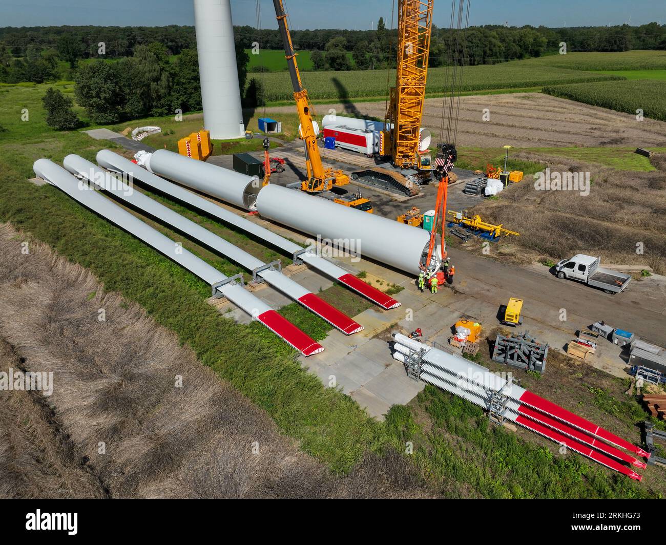 Dorsten, Renania settentrionale-Vestfalia, Germania - costruzione di una turbina eolica, la prima turbina eolica del parco eolico grosse Heide. Le pale del rotore, Foto Stock
