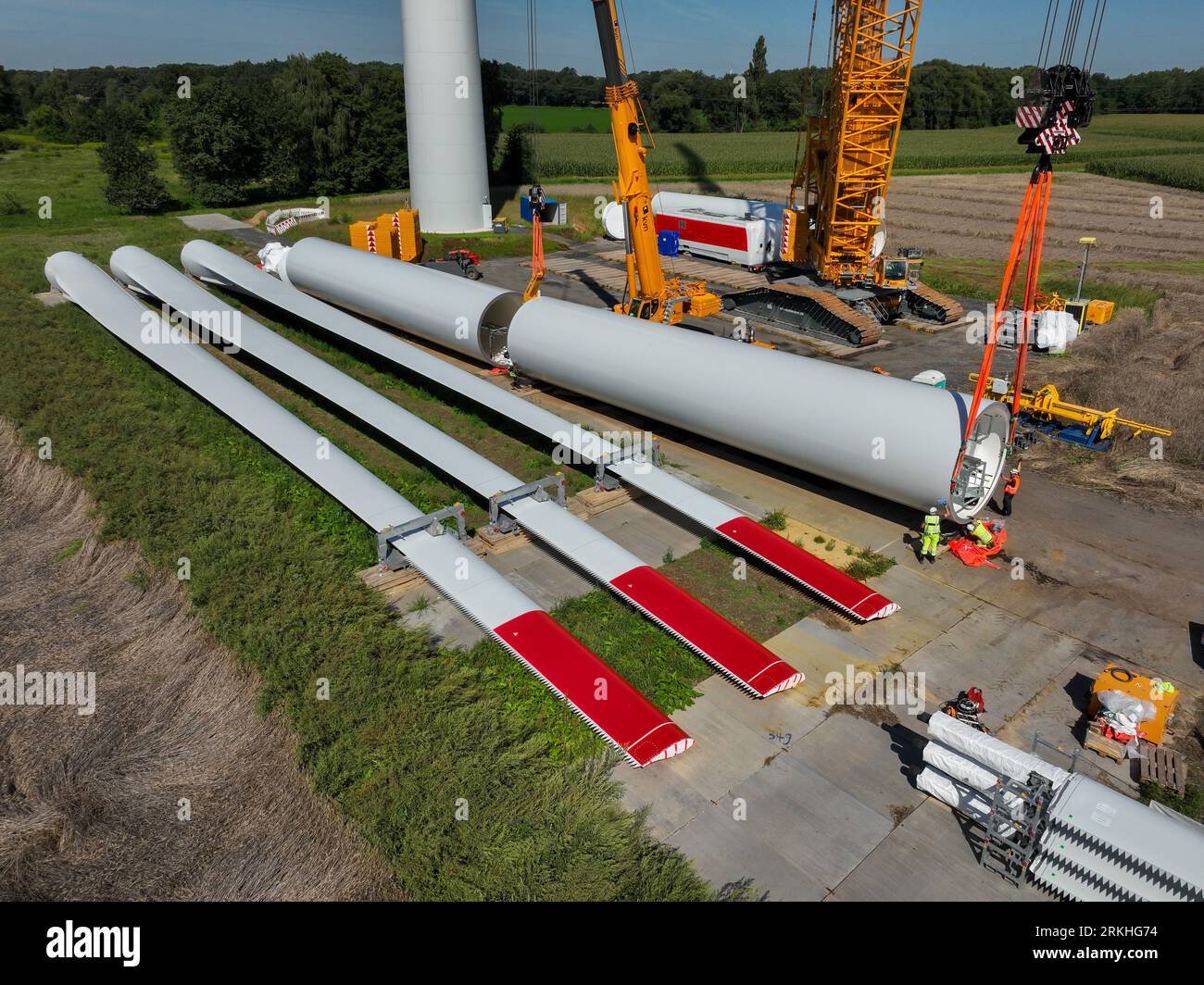 Dorsten, Renania settentrionale-Vestfalia, Germania - costruzione di una turbina eolica, la prima turbina eolica del parco eolico grosse Heide. Le pale del rotore, Foto Stock