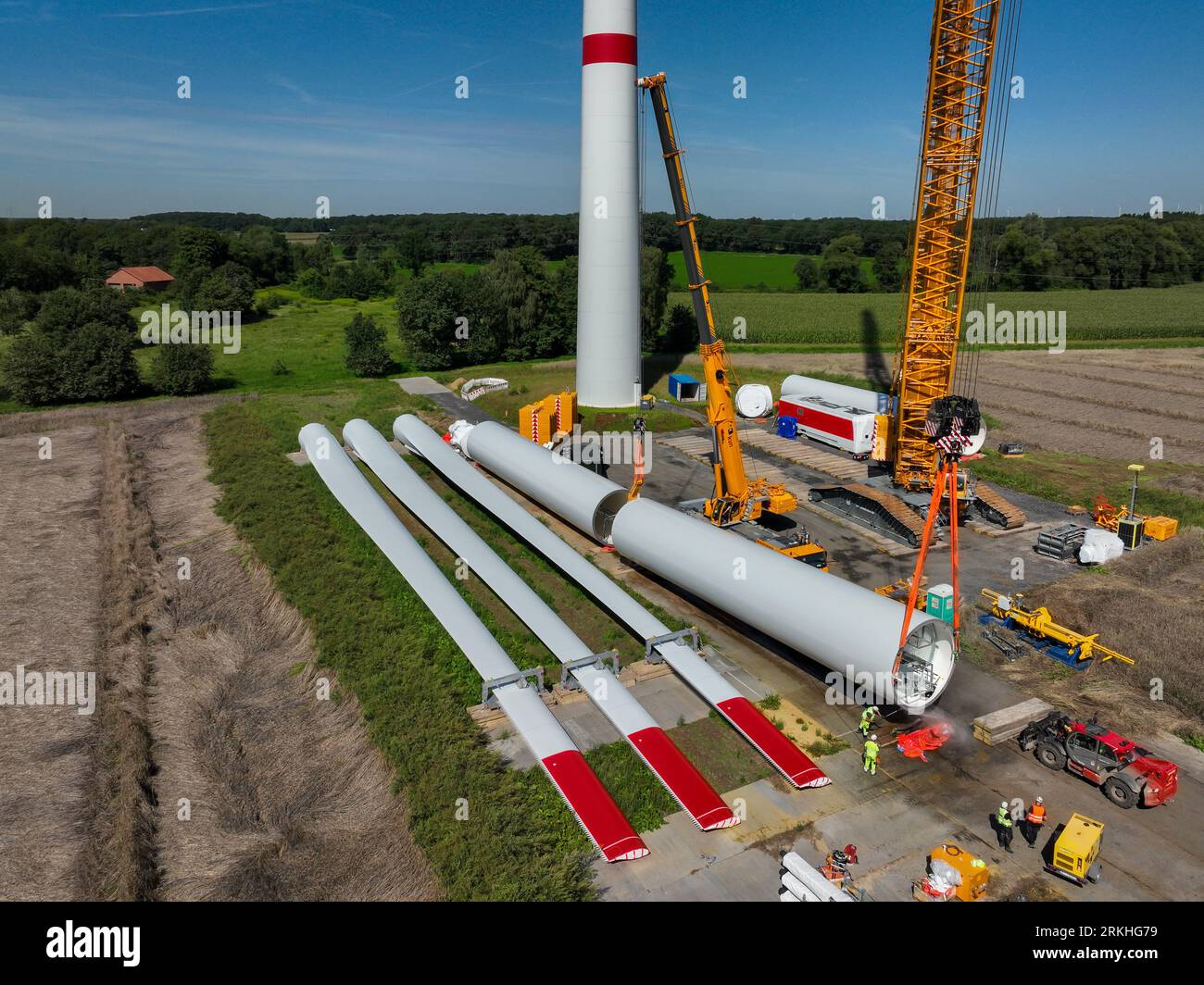 Dorsten, Renania settentrionale-Vestfalia, Germania - costruzione di una turbina eolica, la prima turbina eolica del parco eolico grosse Heide. Le pale del rotore, Foto Stock