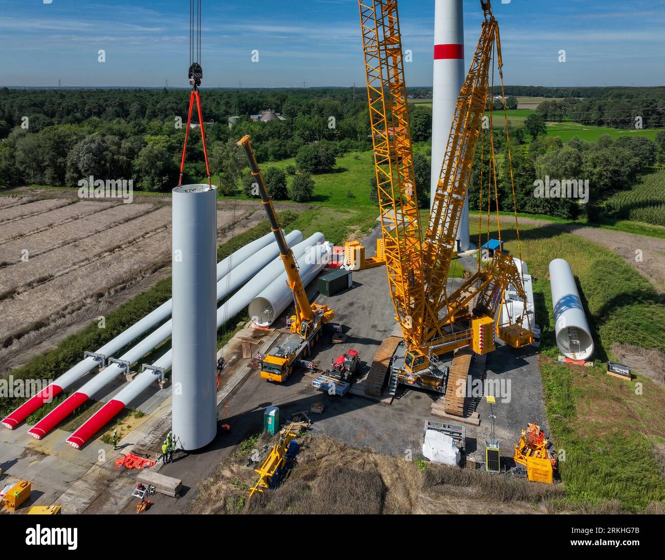 Dorsten, Renania settentrionale-Vestfalia, Germania - costruzione di una turbina eolica, la prima turbina eolica del parco eolico grosse Heide. Le pale del rotore, Foto Stock