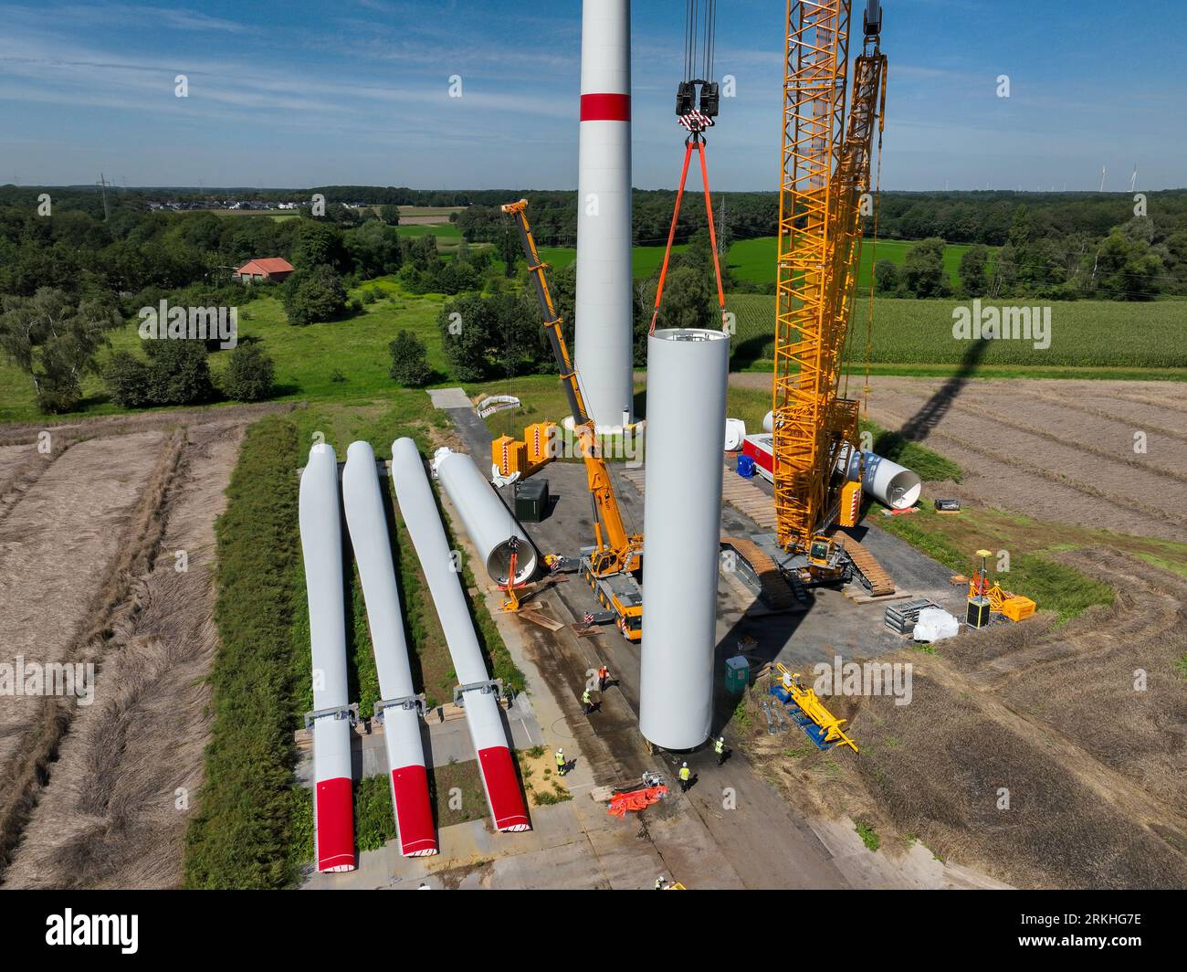 Dorsten, Renania settentrionale-Vestfalia, Germania - costruzione di una turbina eolica, la prima turbina eolica del parco eolico grosse Heide. Le pale del rotore, Foto Stock