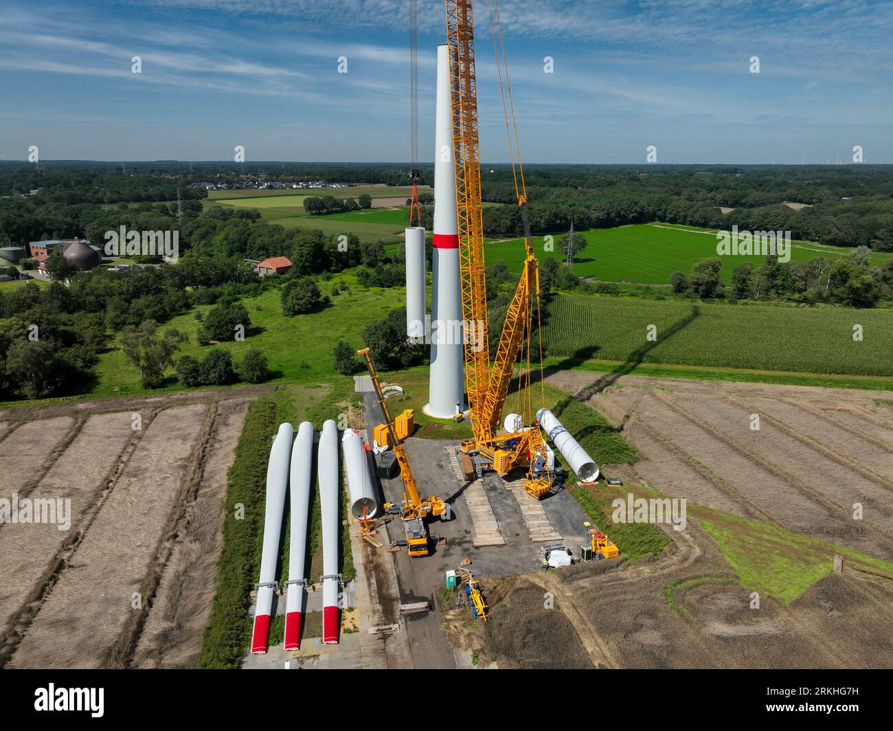 Dorsten, Renania settentrionale-Vestfalia, Germania - costruzione di una turbina eolica, la prima turbina eolica del parco eolico grosse Heide. Le pale del rotore, Foto Stock