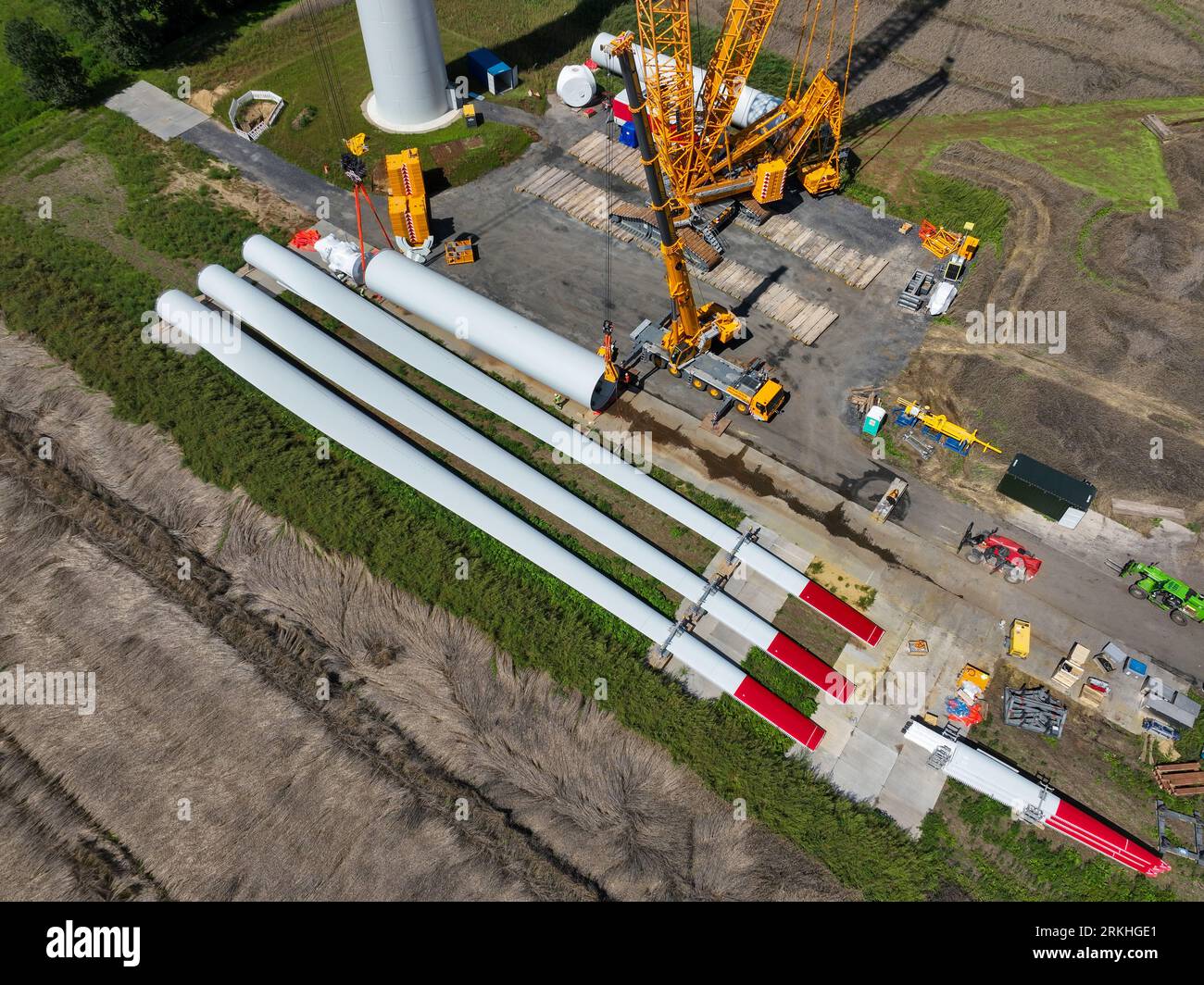 Dorsten, Renania settentrionale-Vestfalia, Germania - costruzione di una turbina eolica, la prima turbina eolica del parco eolico grosse Heide. Le pale del rotore, Foto Stock