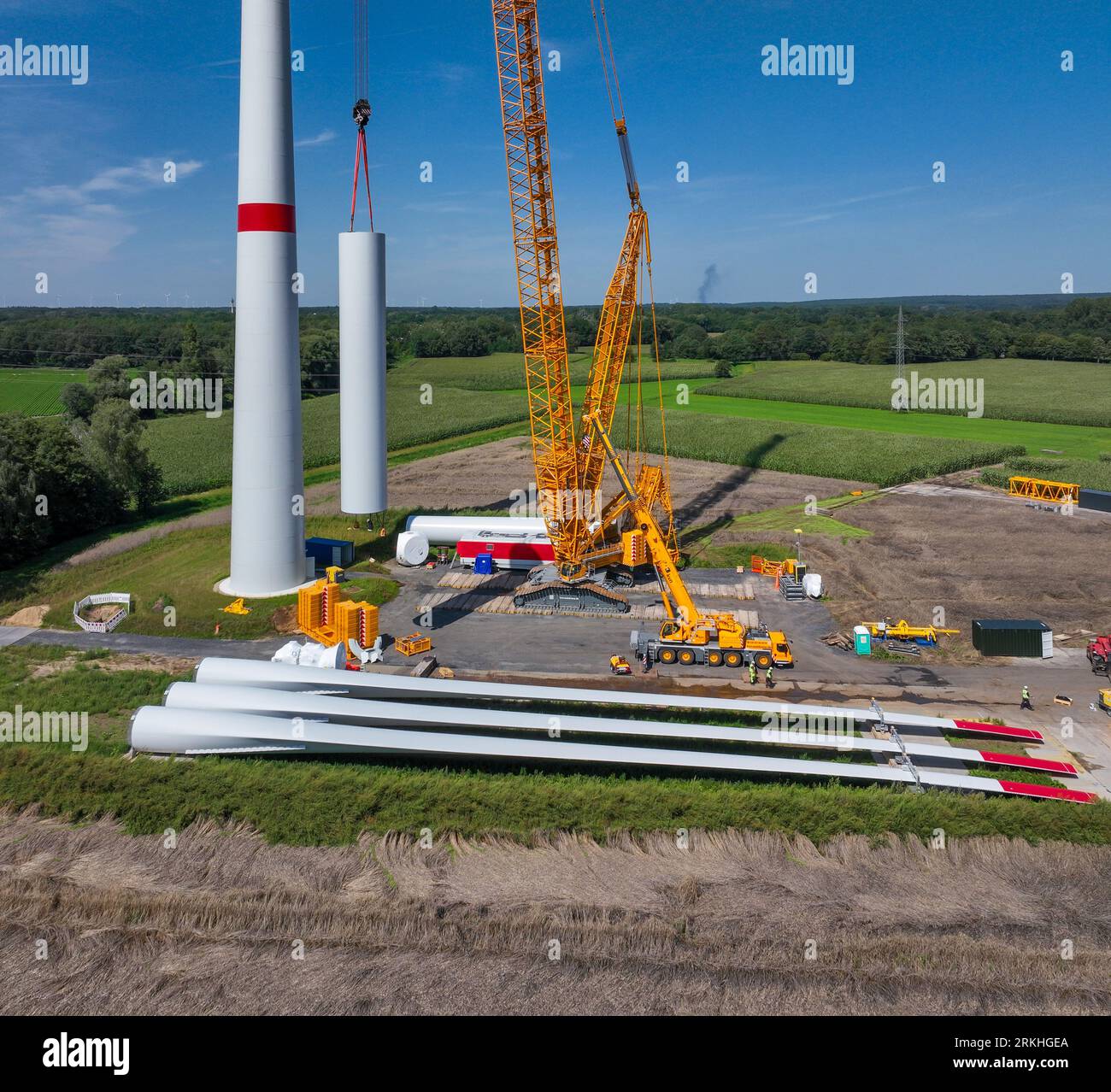 Dorsten, Renania settentrionale-Vestfalia, Germania - costruzione di una turbina eolica, la prima turbina eolica del parco eolico grosse Heide. Le pale del rotore, Foto Stock