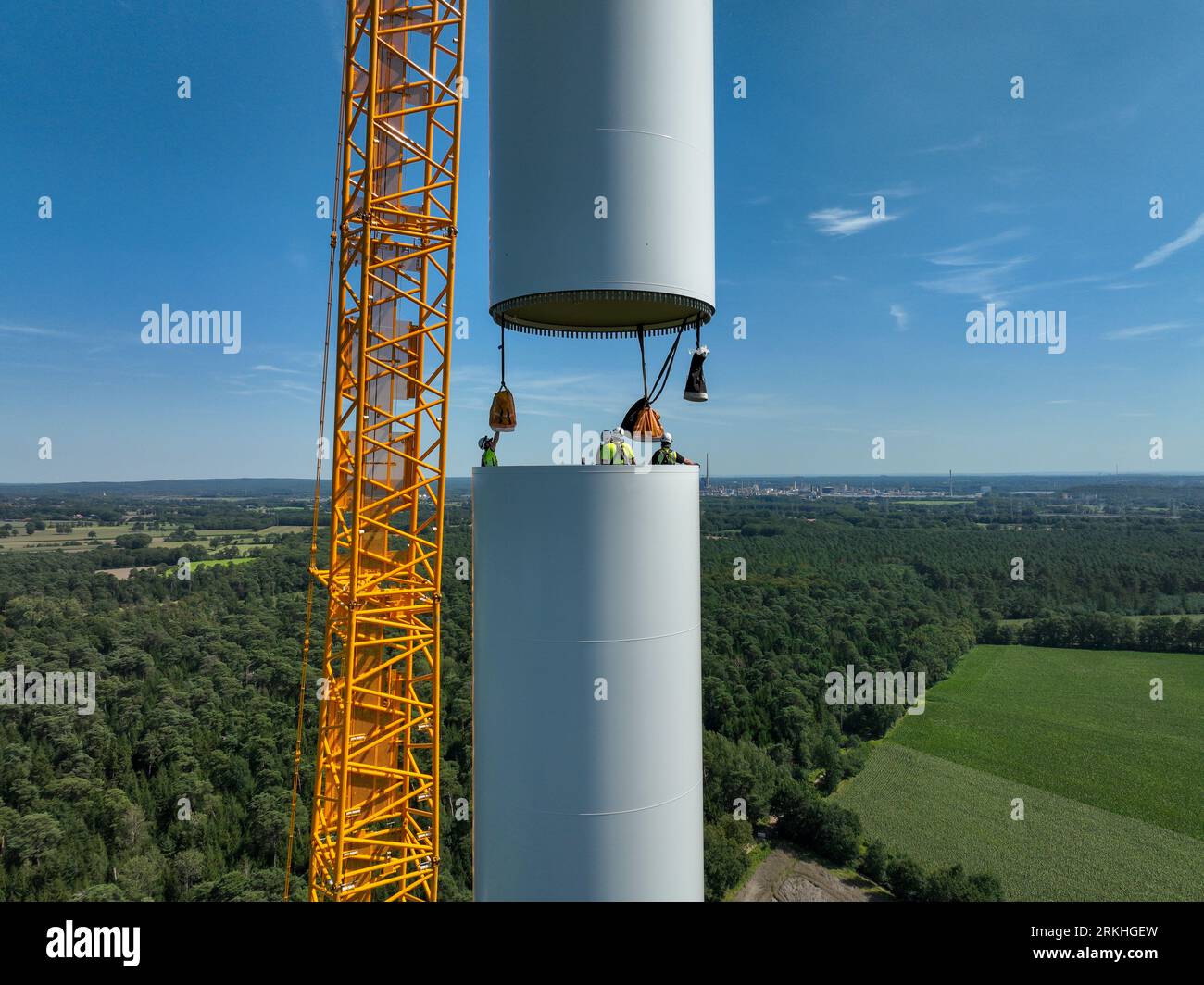 Dorsten, Renania settentrionale-Vestfalia, Germania - costruzione di una turbina eolica, la prima turbina eolica del parco eolico grosse Heide. Un grande cran mobile Foto Stock
