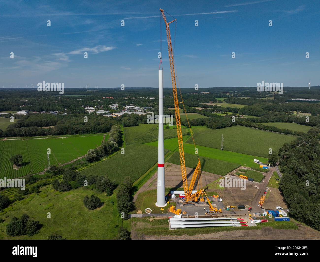 Dorsten, Renania settentrionale-Vestfalia, Germania - costruzione di una turbina eolica, la prima turbina eolica del parco eolico grosse Heide. Le pale del rotore, Foto Stock
