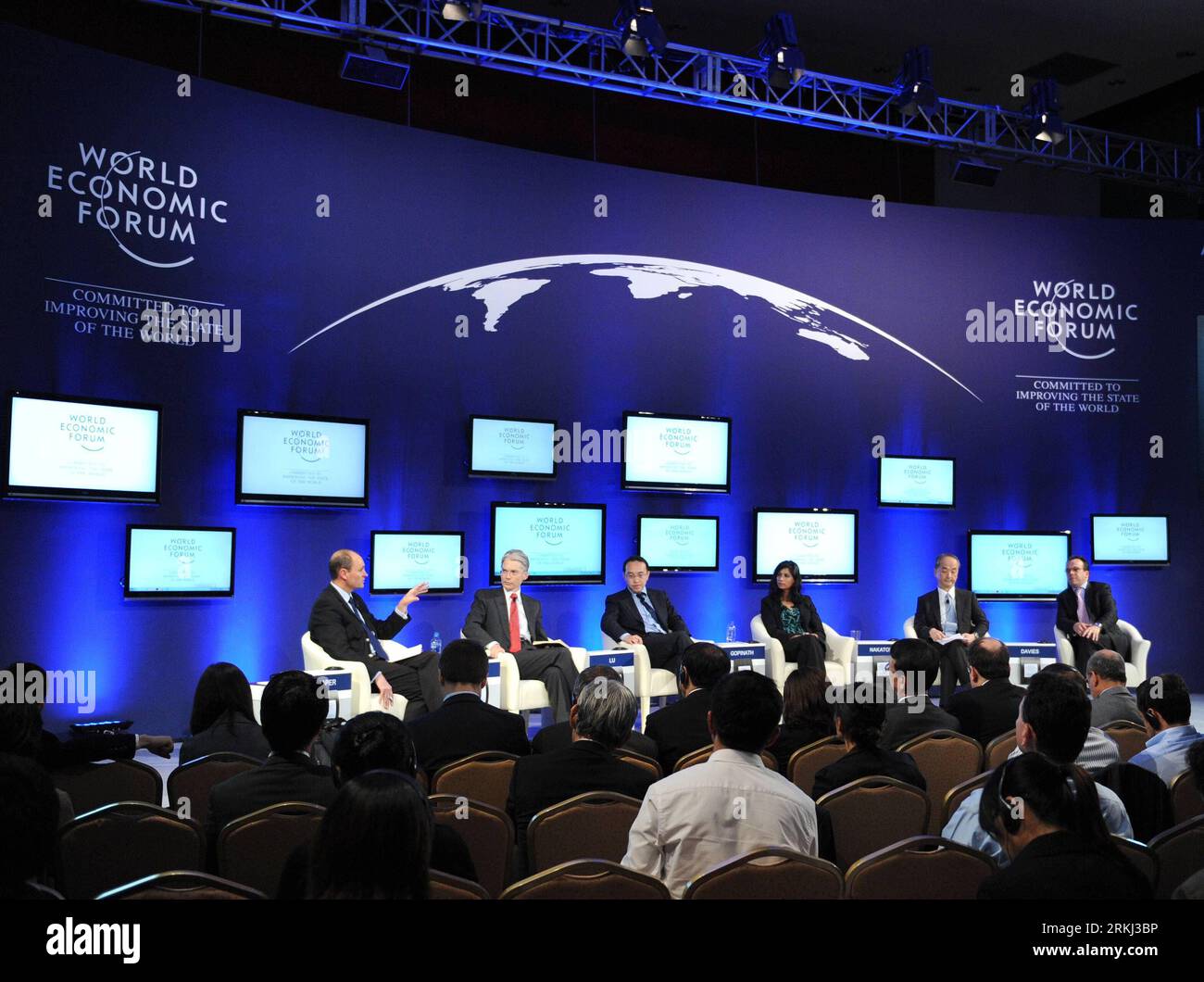 Bildnummer: 55969261 Datum: 14.09.2011 Copyright: imago/Xinhua (110914) -- DALIAN, 14 settembre 2011 (Xinhua) -- i delegati e gli ospiti partecipano a un dialogo con un tema sul commercio e gli investimenti durante i New Champions 2011 a Dalian, nella provincia di Liaoning della Cina nordorientale, 14 settembre 2011. Mercoledì è iniziato qui il meeting annuale dei nuovi campioni del World Economic Forum, noto anche come Forum estivo di Davos. (Xinhua/li Gang) (ljh) CINA-DALIAN-ESTATE DAVOS-FOROM-TRADE AND INVESTMENT (CN) PUBLICATIONxNOTxINxCHN People Wirtschaft Wirtschaftsforum Weltwirtschaftsforum Sommerforum x0x xst 2011 quer Foto Stock