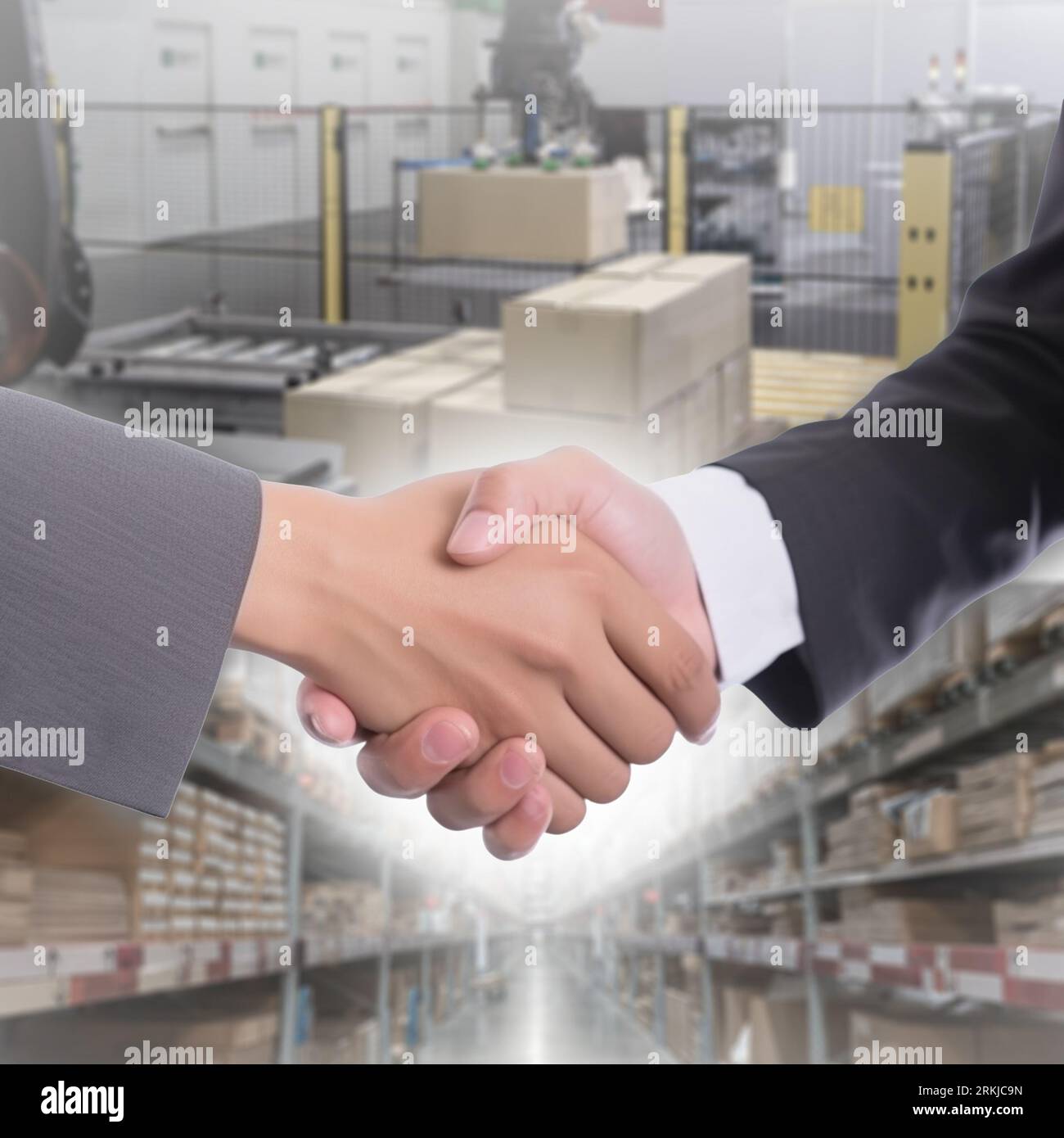 Uomini d'affari che si stringono la mano su un concetto astratto di logistica e magazzino. Accordo commerciale. Lavoro di squadra e partnership. Foto Stock