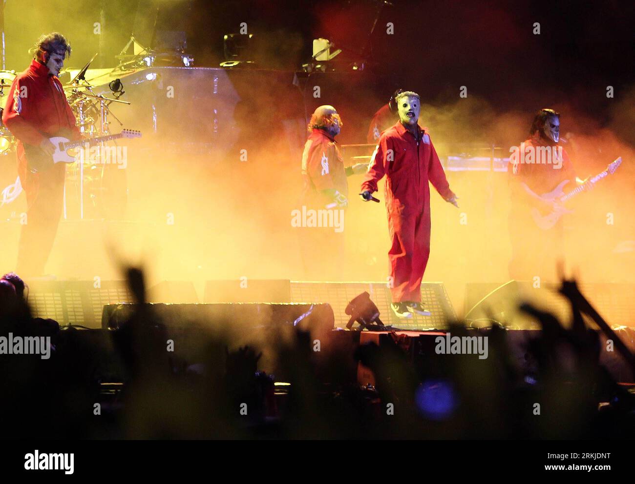 Bildnummer: 56116049 Datum: 26.09.2011 Copyright: imago/Xinhua (110926) -- RIO DE JANEIRO, 26 settembre 2011 (Xinhua) -- Members of Slipknot, una band heavy metal americana, si esibiscono durante Rock in Rio, tenutasi nel Brasile sud-orientale a Rio de Janeiro, 26 settembre 2011. Iniziato nel 1985, il Rock in Rio è tra i più grandi festival musicali del mondo. L'evento di 10 giorni dura fino al 2 ottobre. (Xinhua/Agencia Estado) (BRAZIL OUT) (lmm) BRASILE-RIO DE JANEIRO-MUSIC FESTIVAL-ROCK IN RIO PUBLICATIONxNOTxINxCHN People Musik Entertainment Aktion x0x xtm 2011 quer 56116049 Data 26 09 2011 Copyright Imago XINHUA Rio de Jan Foto Stock