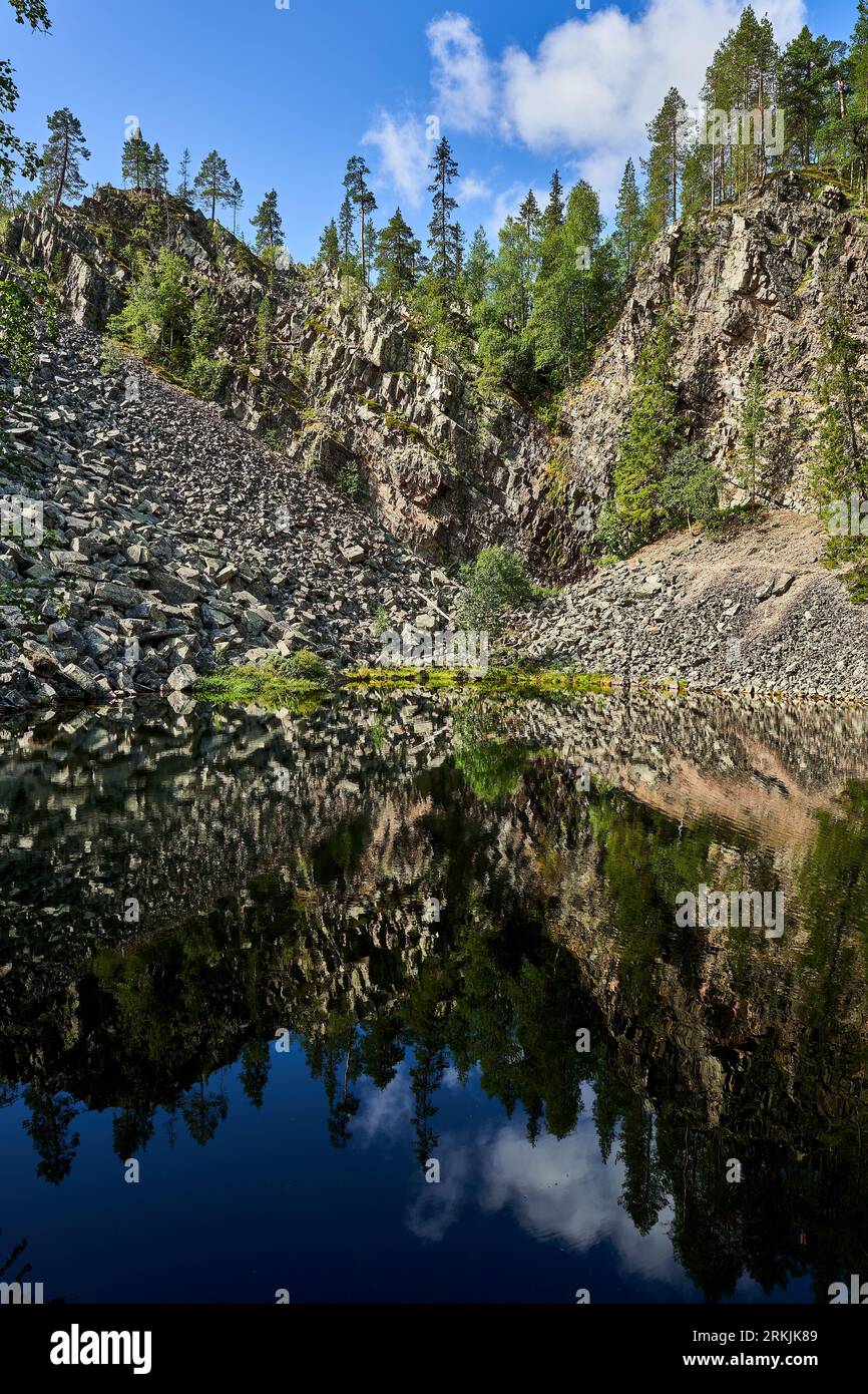 Un tranquillo paesaggio naturale nel Parco Nazionale Pyha-Luosto in Lapponia, Finlandia Foto Stock
