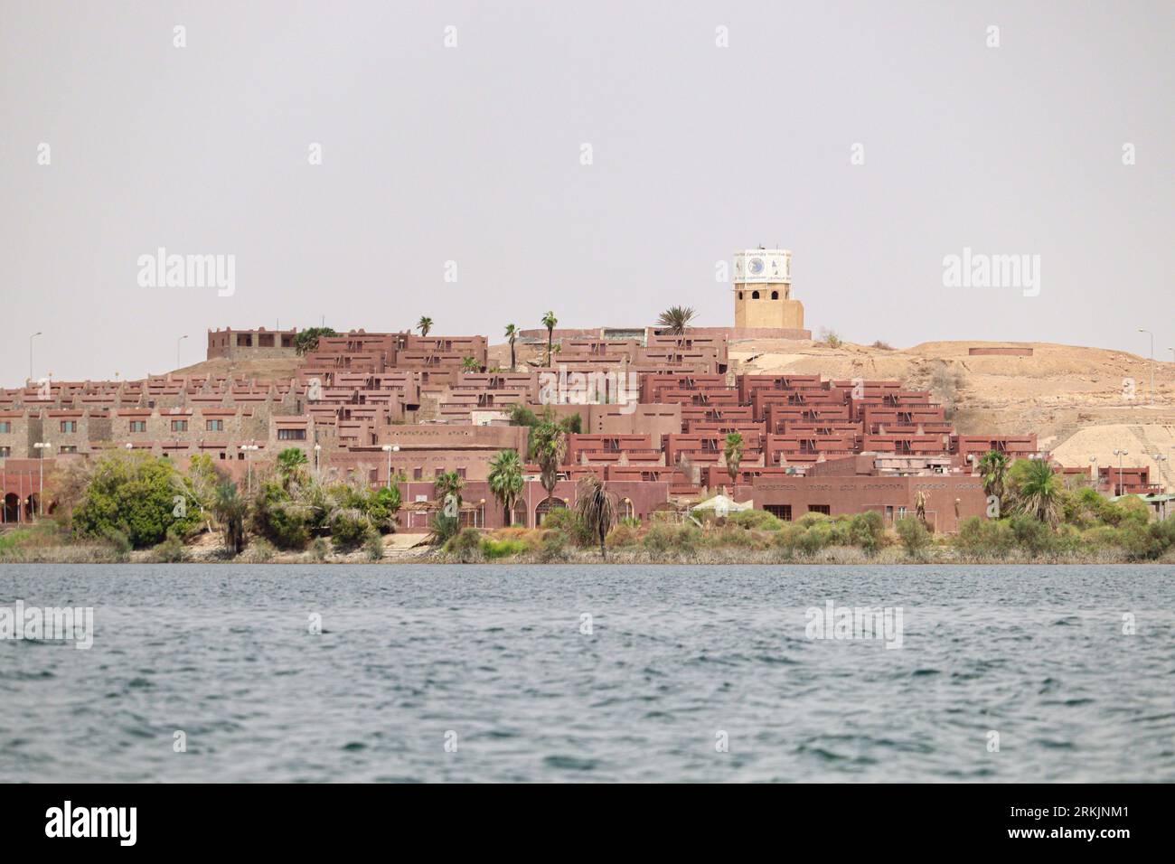 Villaggio turistico sul lago Nasser ad Assuan, Egitto Foto Stock