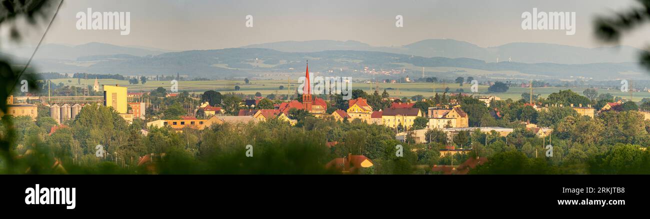 Chiese, castelli e panorama della città: Bagliori sull'acqua Foto Stock