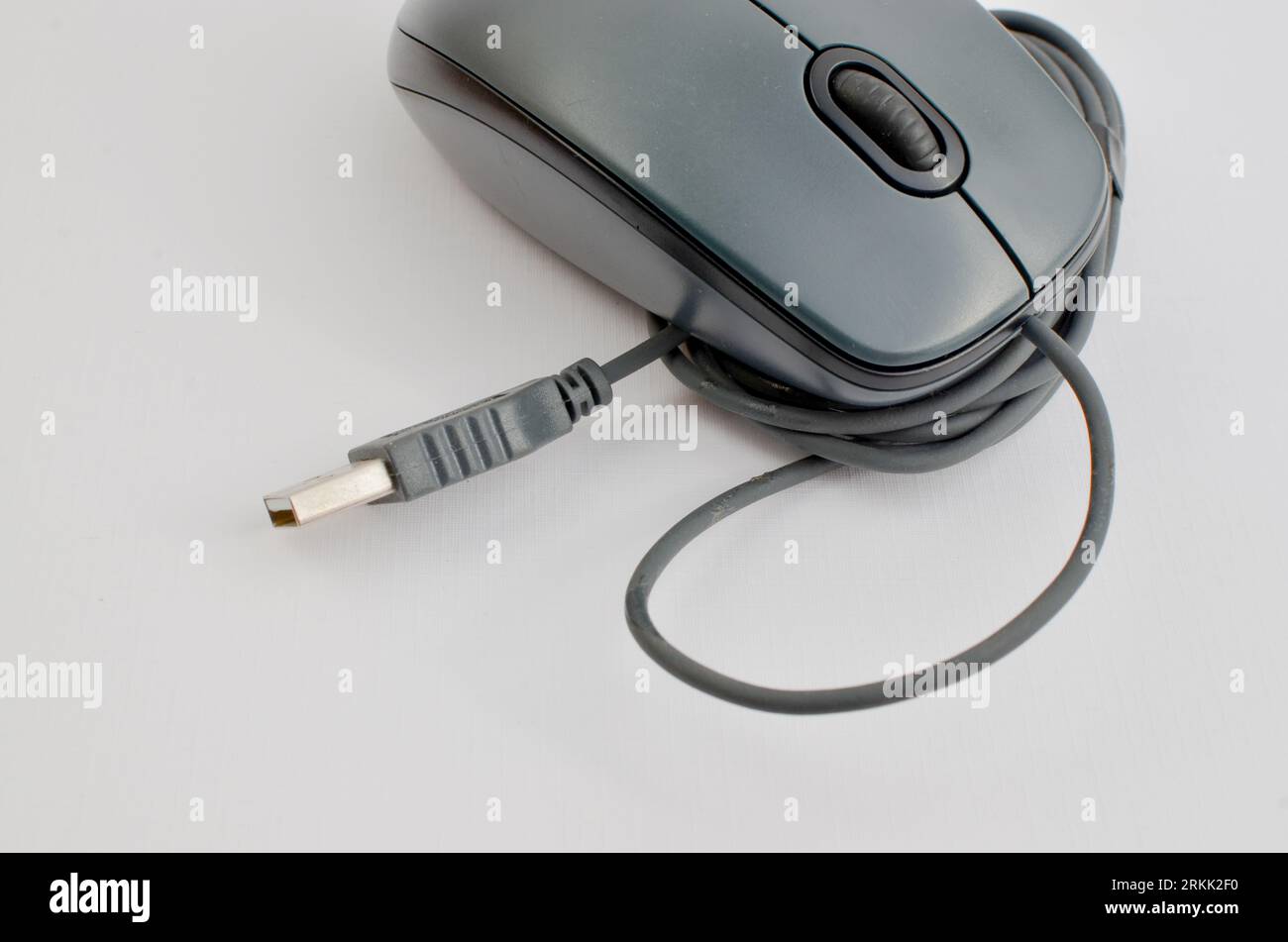 Primo piano di un mouse per computer dal design moderno, simbolo della tecnologia e del computing moderno. Perfetto per concetti tecnologici, simbolo dell'era digitale e. Foto Stock