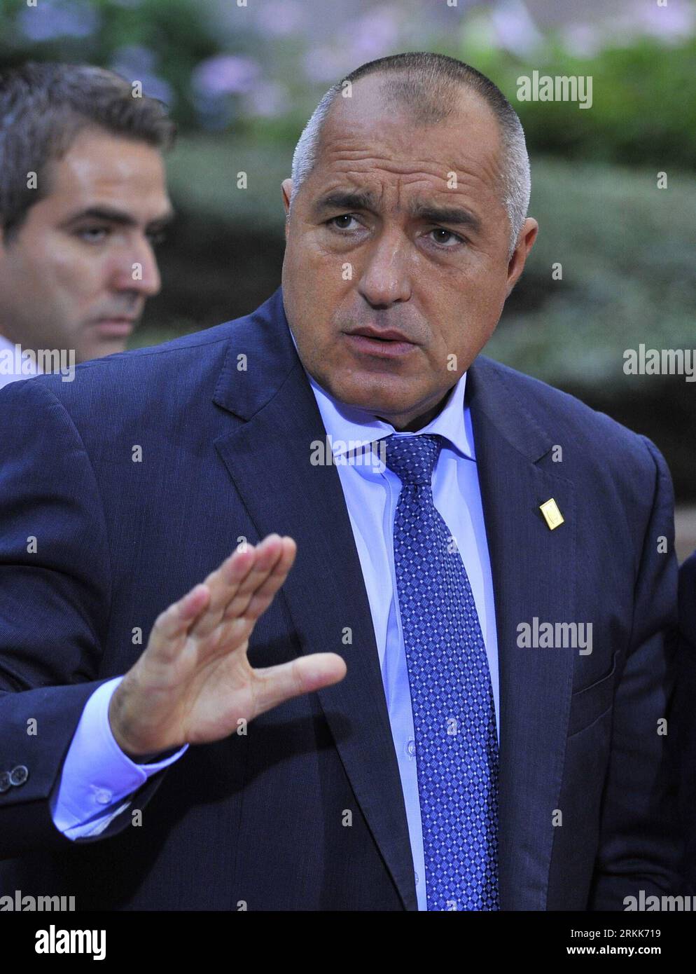 Bildnummer: 56208279  Datum: 23.10.2011  Copyright: imago/Xinhua (111023) -- BRUSSELS, Oct. 23, 2011(Xinhua) -- Bulgarian Prime Minister Boyko Borissov arrives for the EU Summit in Brussels, capital of Belgium on Oct. 23, 2011. EU countries leaders on Sunday gathered here to discuss the Greek debt crisis. (Xinhua/Ye Pingfan) BELGIUM-BRUSSELS-EU-SUMMIT PUBLICATIONxNOTxINxCHN People Politik xda x0x premiumd 2011 hoch      56208279 Date 23 10 2011 Copyright Imago XINHUA  Brussels OCT 23 2011 XINHUA Bulgarian Prime Ministers Boyko Borissov arrives for The EU Summit in Brussels Capital of Belgium O Foto Stock