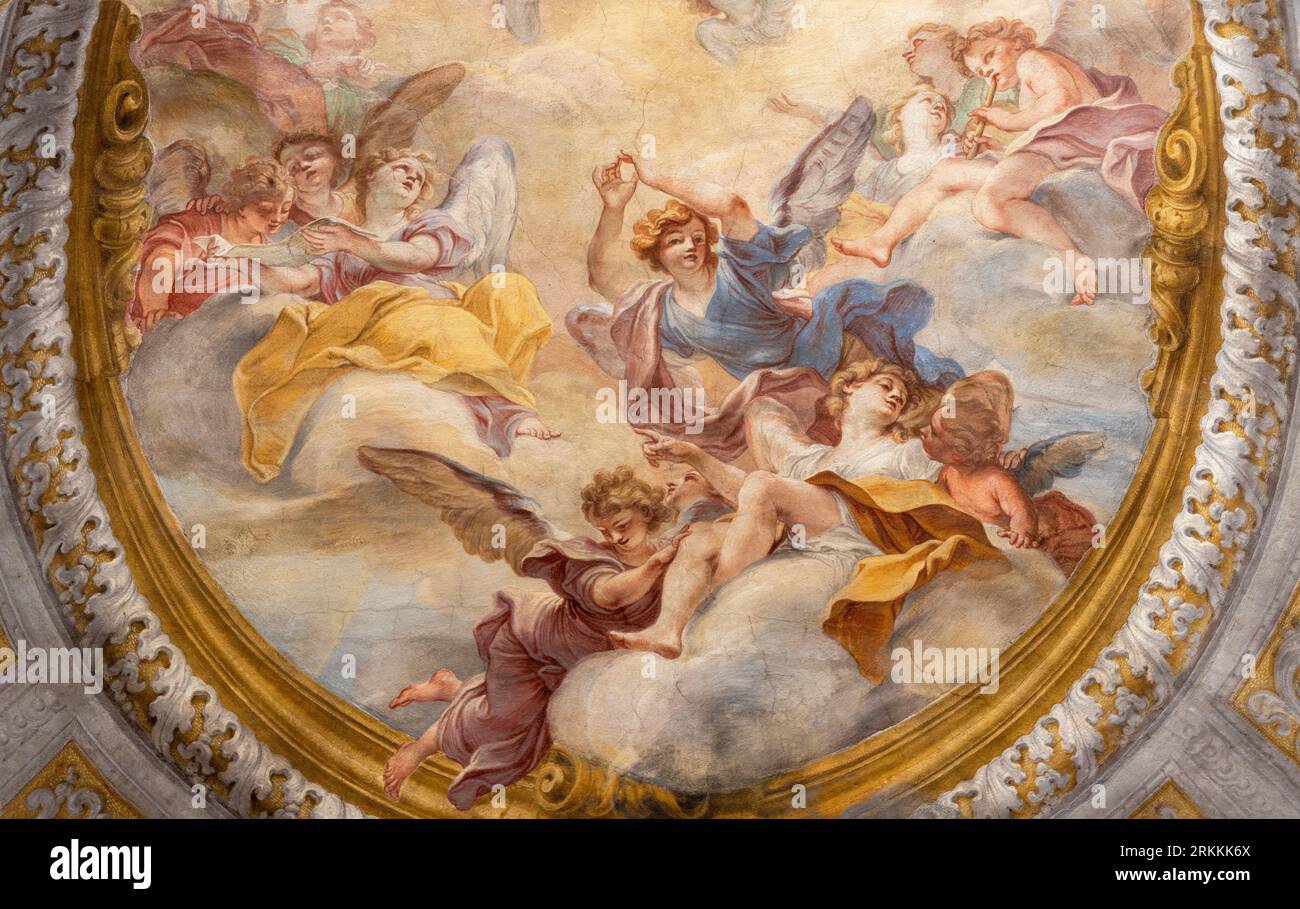 GENOVA, ITALIA - 8 MARZO 2023: Gli angeli nella gloria - affresco nella cappella laterale della chiesa di san Filippo Neri di Marcantonio Franceschini Foto Stock