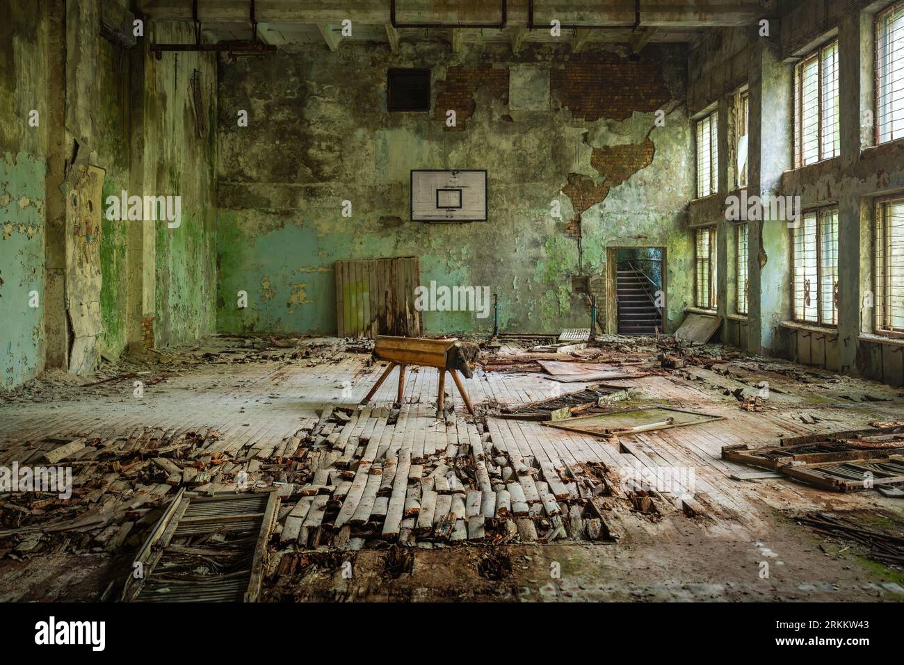 Edificio abbandonato del Palazzo della Cultura dello Sport presso Duga radar Village - Chernobyl Exclusion zone, Ucraina Foto Stock