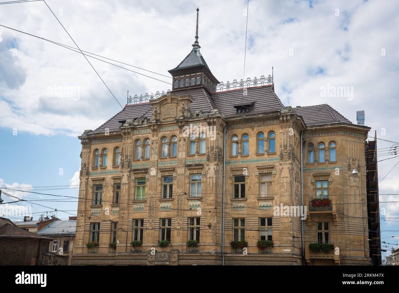 Primo Policlinico municipale costruito nello stile architettonico della Secessione di Hutsul - Leopoli, Ucraina Foto Stock