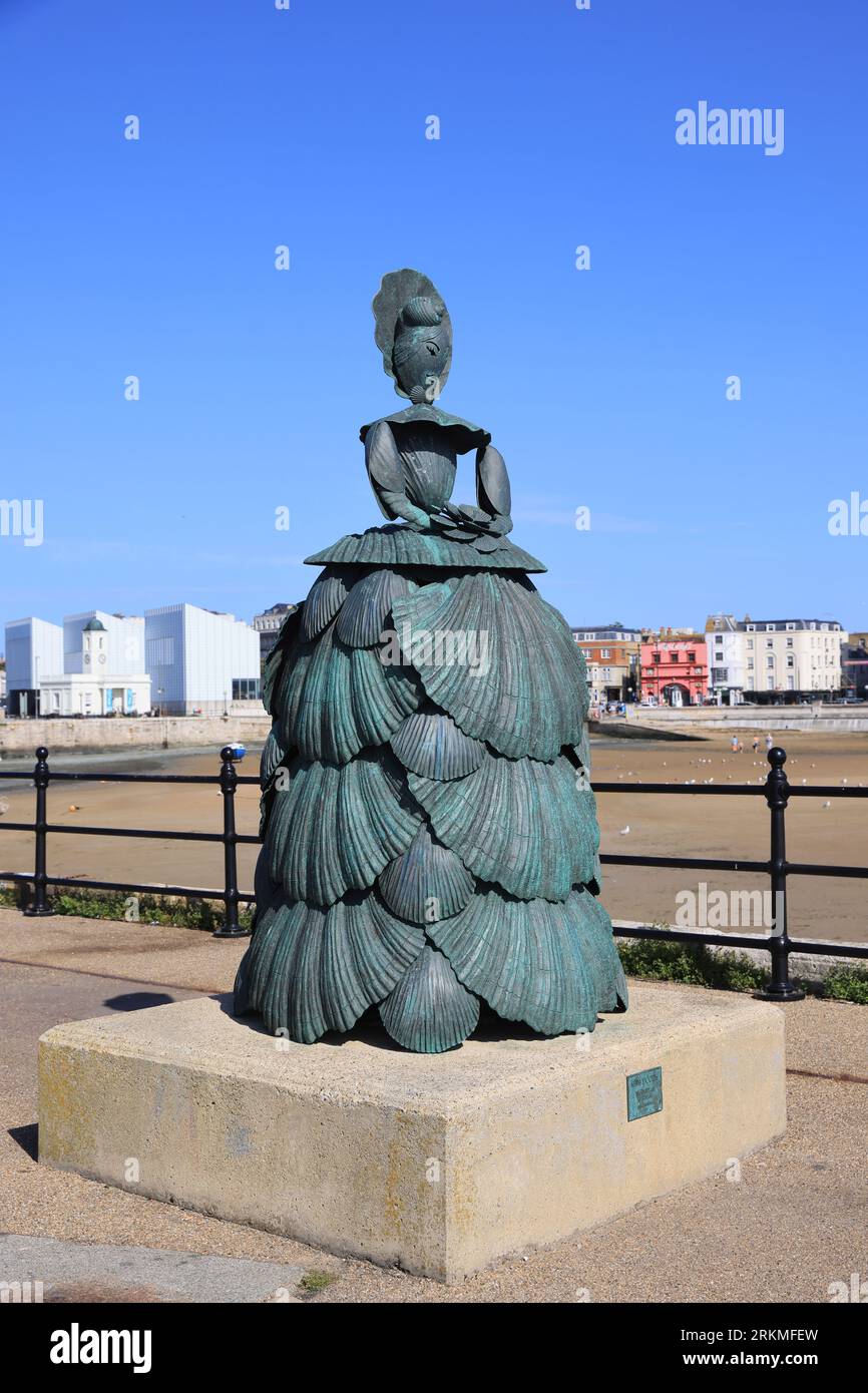 Scultura di Ann Carrington della signora Booth, la signora Shell, ex proprietaria di una guest House a Margate, Elizabeth White, che fu il primo amore di JMW Turner. Foto Stock