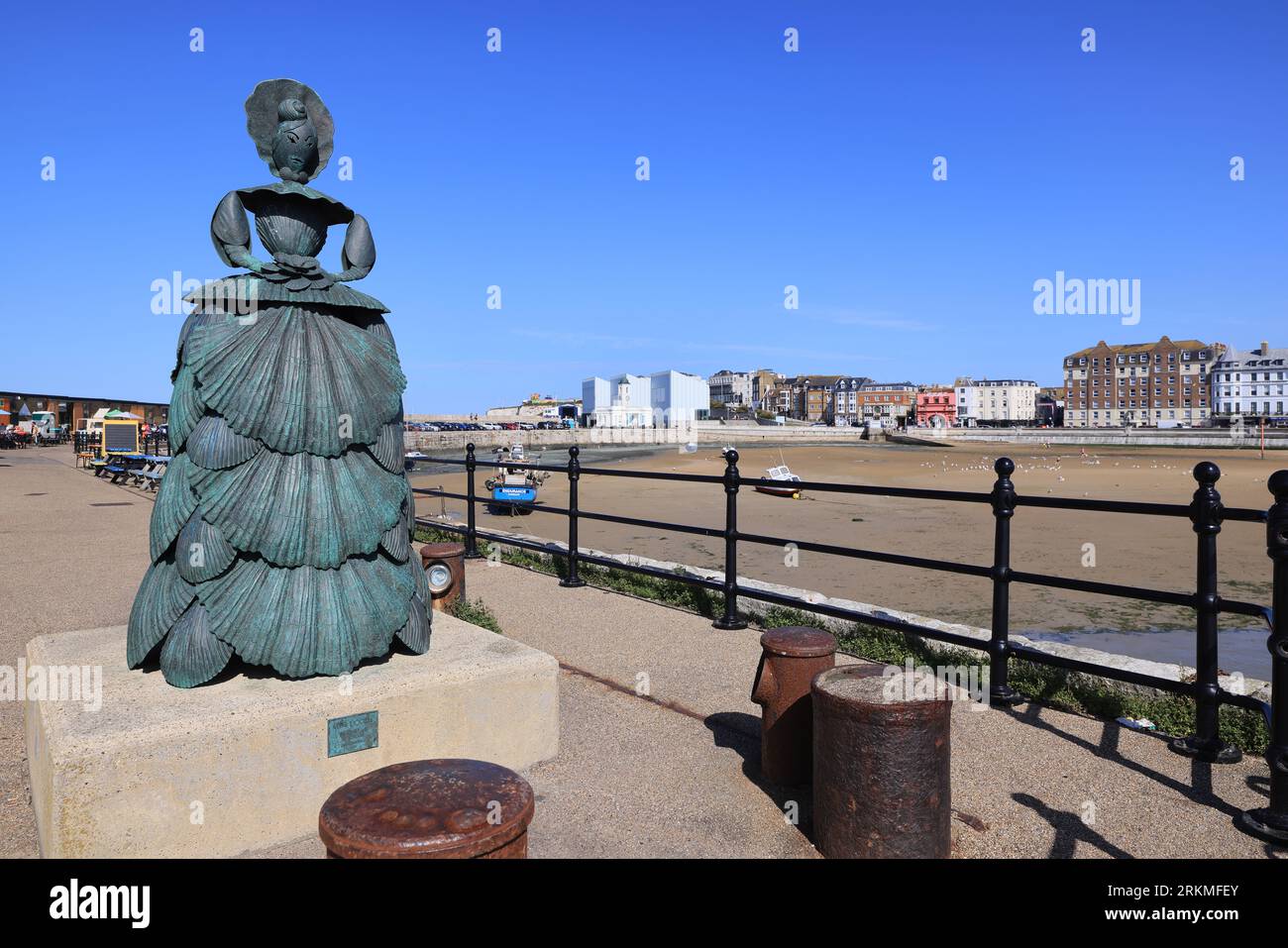 Scultura di Ann Carrington della signora Booth, la signora Shell, ex proprietaria di una guest House a Margate, Elizabeth White, che fu il primo amore di JMW Turner. Foto Stock