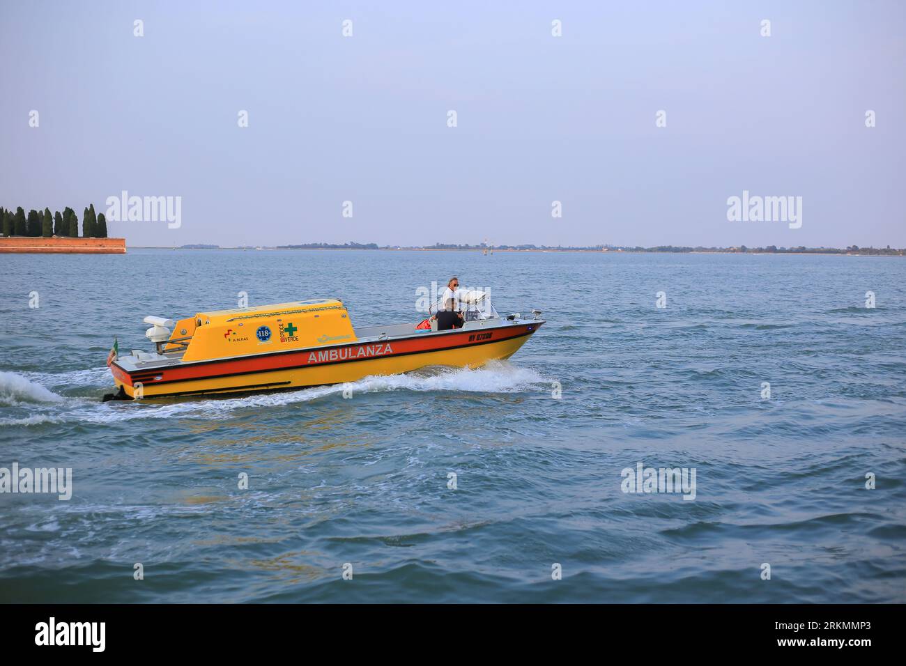 Un'ambulanza sull'acqua a Venezia Foto Stock