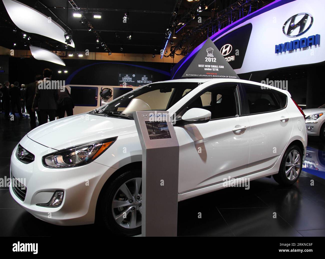 Bildnummer: 57080633 Datum: 16.02.2012 Copyright: imago/Xinhua (120217) -- TORONTO, 17 febbraio 2012 (Xinhua) -- Un accento Hyundai è in mostra durante il Canadian International Auto Show 2012 al Metro Toronto Convention Centre di Toronto, Canada, 16 febbraio 2012. Il Canadian International Auto Show di 11 giorni ha aperto giovedì a Toronto con circa mille veicoli provenienti da 125 espositori. (Xinhua/ma Dan)(jyf) CANADA-TORONTO-INTERNATIONAL AUTO SHOW PUBLICATIONxNOTxINxCHN Wirtschaft Autoindustrie Automesse premiumd xbs x0x 2012 quer 57080633 Data 16 02 2012 Copyright IMA Foto Stock