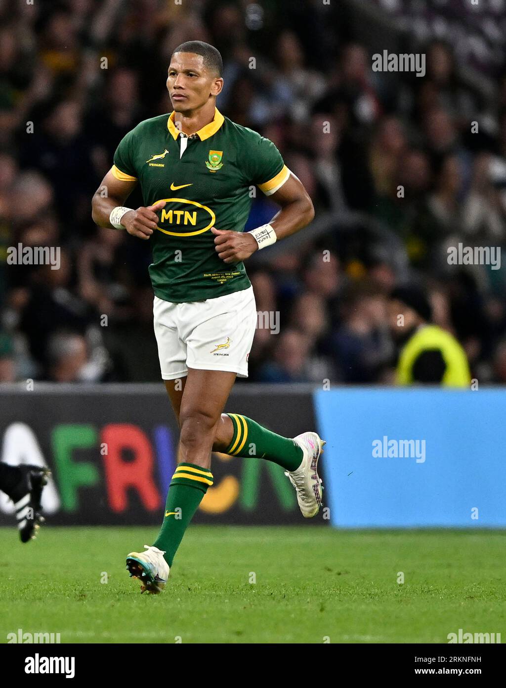 Twickenham, Regno Unito. 25 agosto 2023. Nuova Zelanda V Sud Africa 2023 partita di riscaldamento della Coppa del mondo di rugby per la Qatar Airways Cup. Stadio Twickenham. Twickenham. Manie Libbok (Sudafrica) durante la partita di riscaldamento della Coppa del mondo di rugby 2023 della nuova Zelanda V Sud Africa per la Qatar Airways Cup. Credito: Sport in Pictures/Alamy Live News Foto Stock