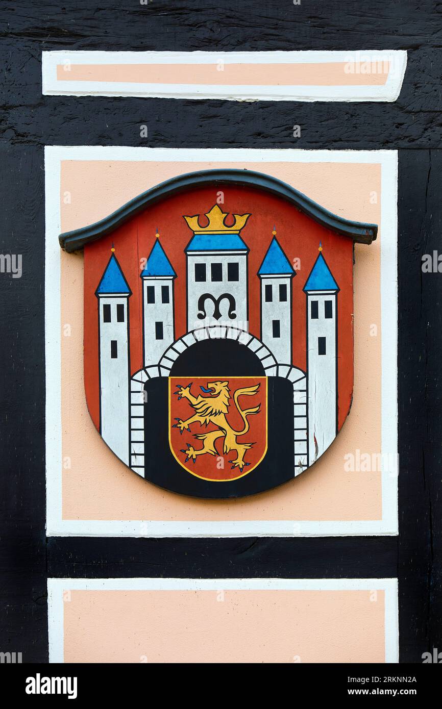 Casa in legno con stemma della città, dettaglio, German Timber-Frame Road, Germania, bassa Sassonia, Hannover Muenden Foto Stock