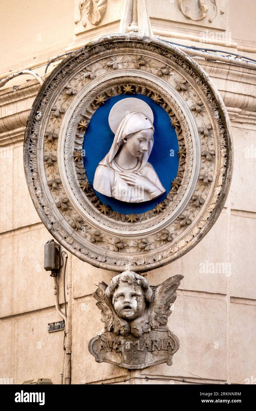 Madonna aedicula in via dei Serpenti, Roma, Italia Foto Stock