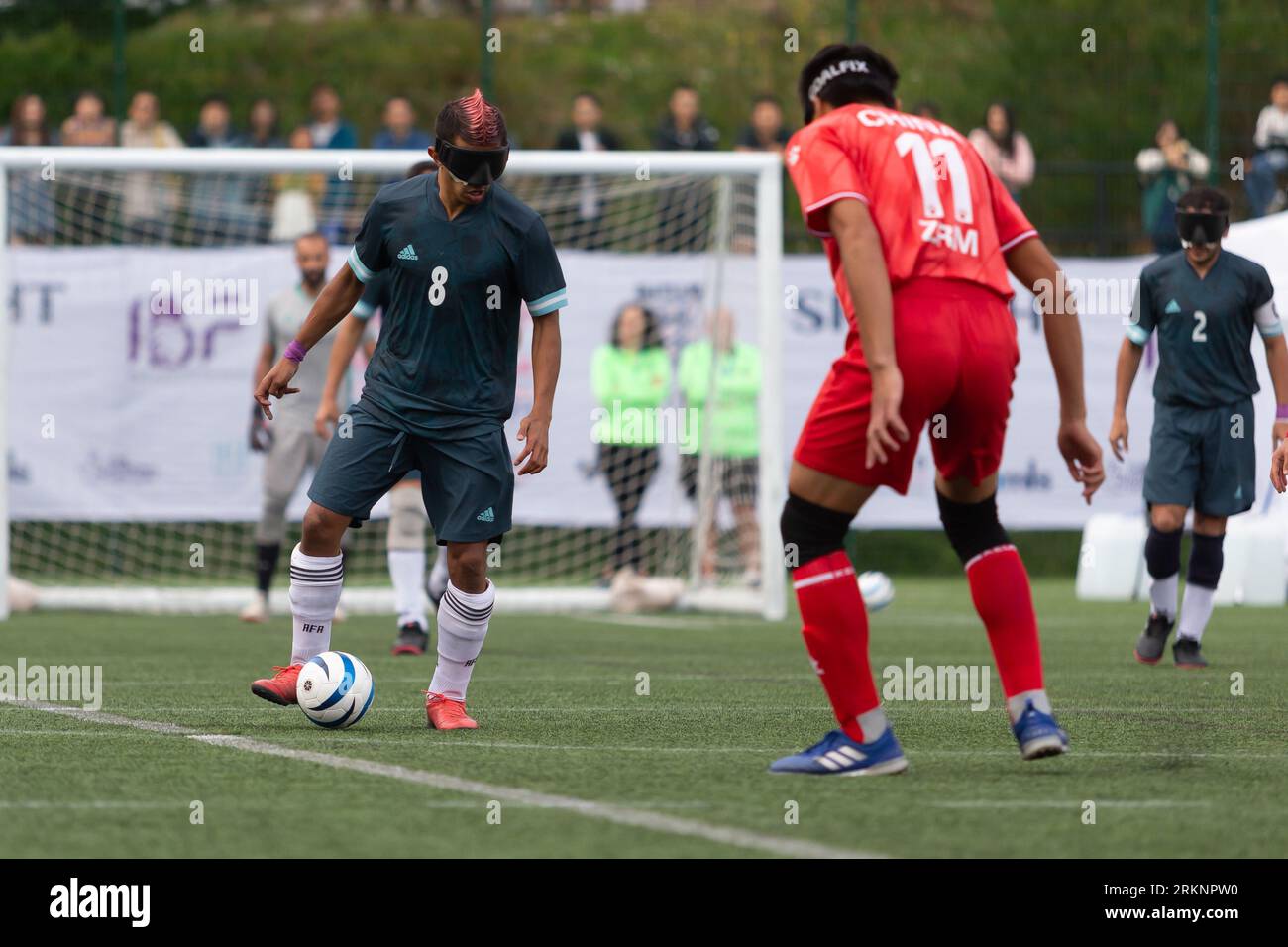 Birmingham, Regno Unito. 25 agosto 2023. L'Argentina vince la finale della Coppa del mondo di calcio cieco IBSA per 2-0 ai rigori contro la Cina all'Università di Birmingham, il 25 agosto 2023. L'argentino Ezequiel controlla la palla. Crediti: Peter Lopeman/Alamy Live News Foto Stock