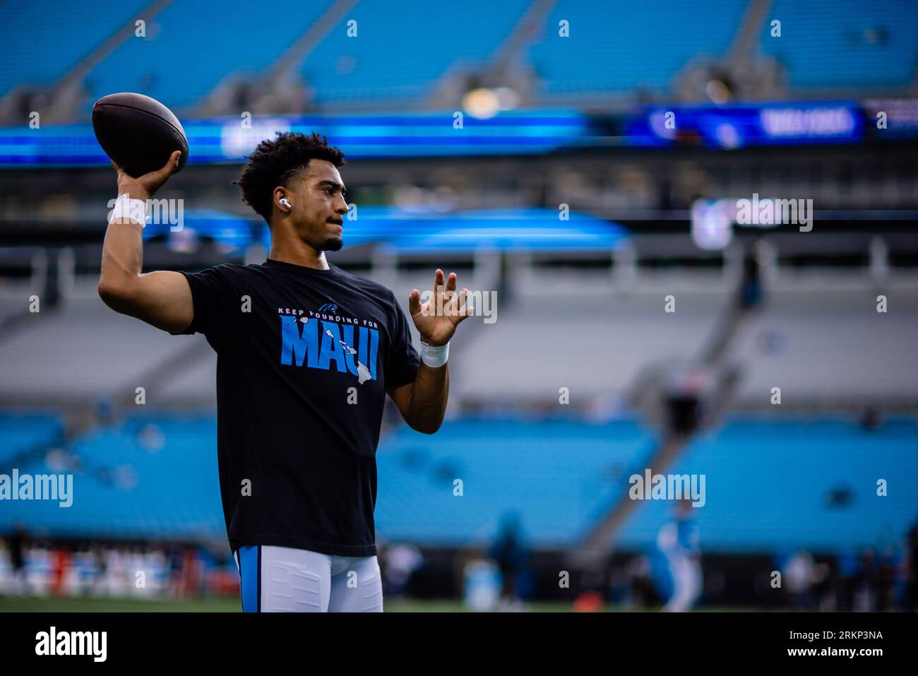 25 agosto 2023: Il quarterback dei Carolina Panthers Bryce Young (9) si scalda prima della partita della NFL contro i Detroit Lions a Charlotte, NC. (Scott Kinser/Cal Sport Media) Foto Stock