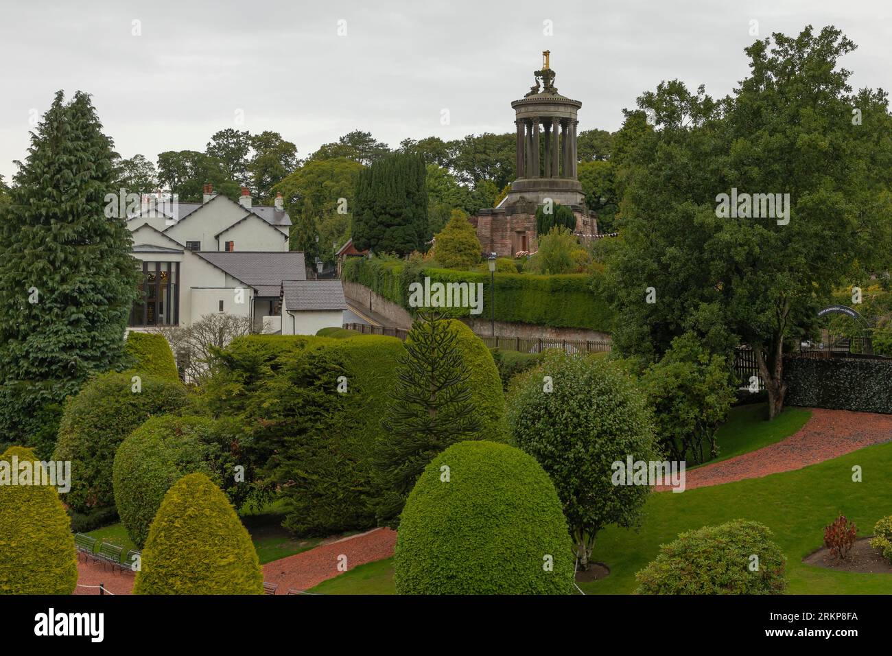 Alloway, Scozia, Regno Unito - 31 luglio 2023 - guardando il monumento a Robert Burns Foto Stock