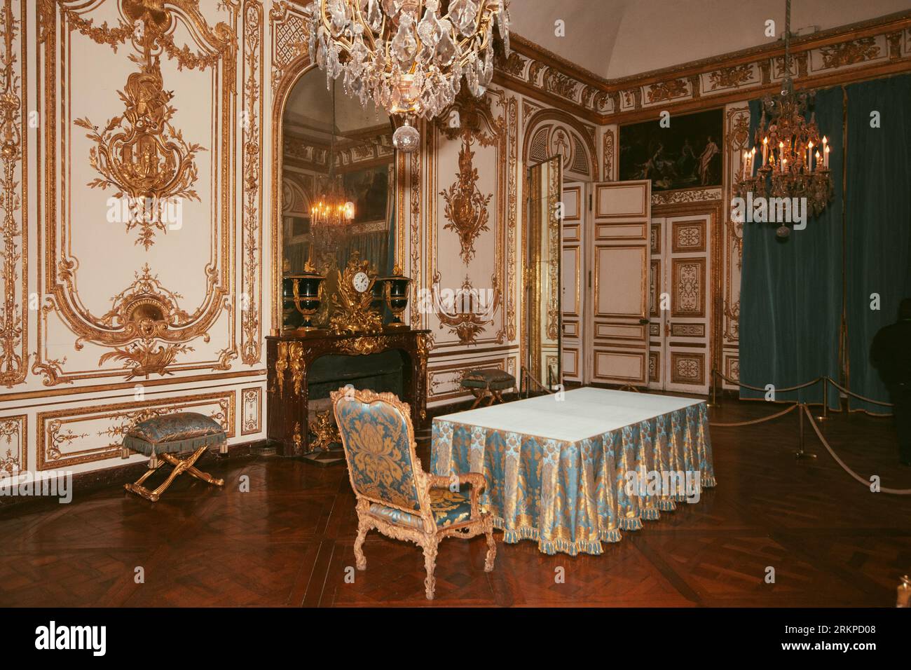 Una varieta' di scene dal rococò e capolavoro barocco che e' la Reggia di versailles in un freddo e umido giorno d'inverno. Foto Stock