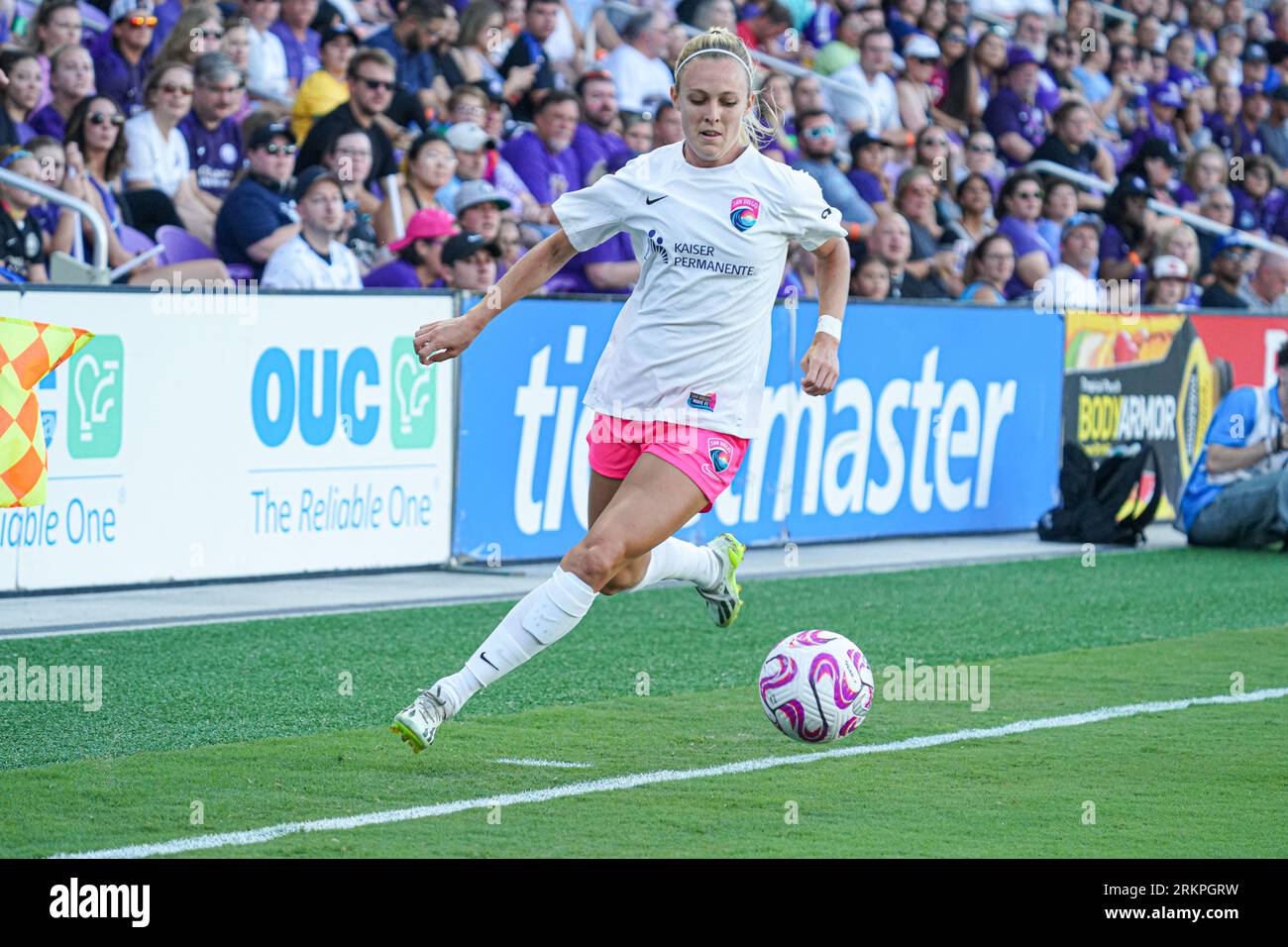 Orlando, Florida, USA, 25 agosto 2023, Rachel Hill, giocatrice di San Diego Wave n. 3, fa un campo di corsa all'Exploria Stadium. (Foto Credit: Marty Jean-Louis/Alamy Live News Foto Stock