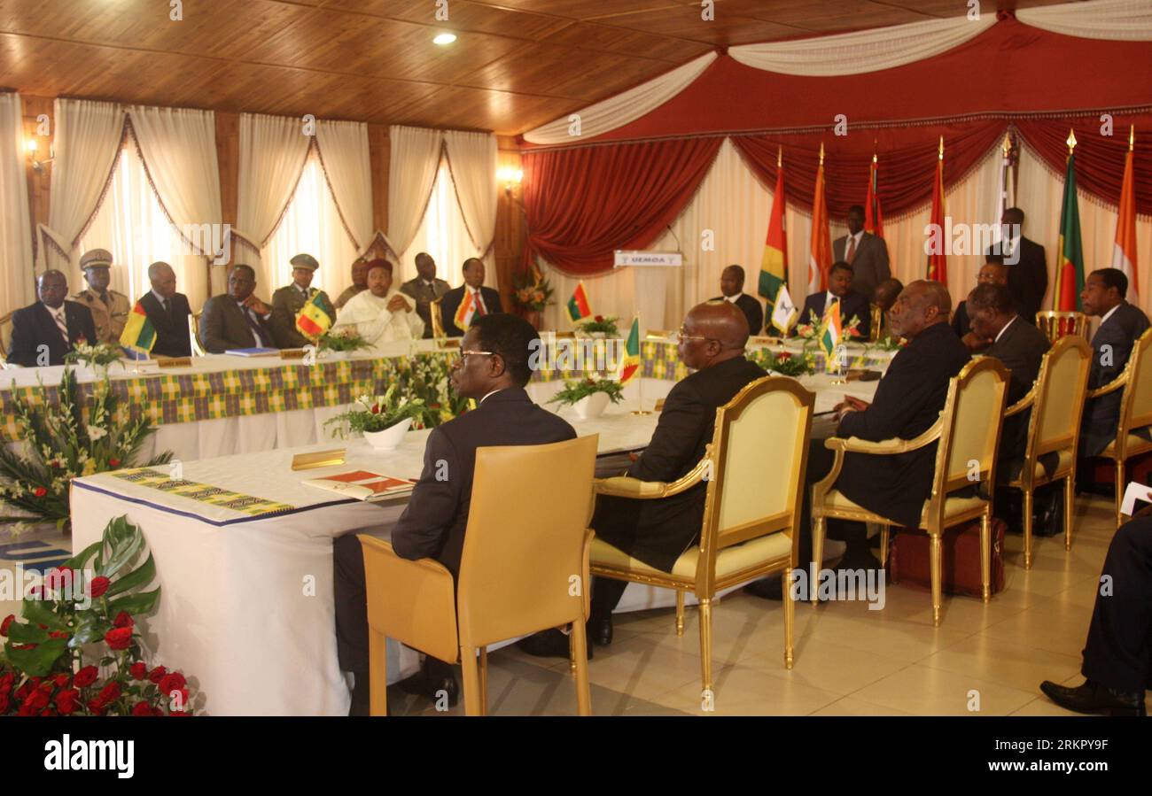 Bildnummer: 58076308 Datum: 06.06.2012 Copyright: imago/Xinhua (120606) -- LOME, 6 giugno 2012 (Xinhua) -- la sedicesima sessione ordinaria della conferenza dei capi di Stato e di governo dell'Unione economica e monetaria dell'Africa occidentale (UEMOA) si apre a Lomé, capitale del Togo, il 6 giugno 2012. (Xinhua/Koffi Tovor) (dtf) TOGO-LOME-UEMOA-MEETING PUBLICATIONxNOTxINxCHN People Politik premiumd xbs x0x 2012 quer 58076308 Data 06 06 2012 Copyright Imago XINHUA Lome giugno 6 2012 XINHUA la SEDICESIMA sessione ordinaria della Conferenza dei Capi di Stato e di governo dell'Africa OCCIDENTALE economica e Mone Foto Stock